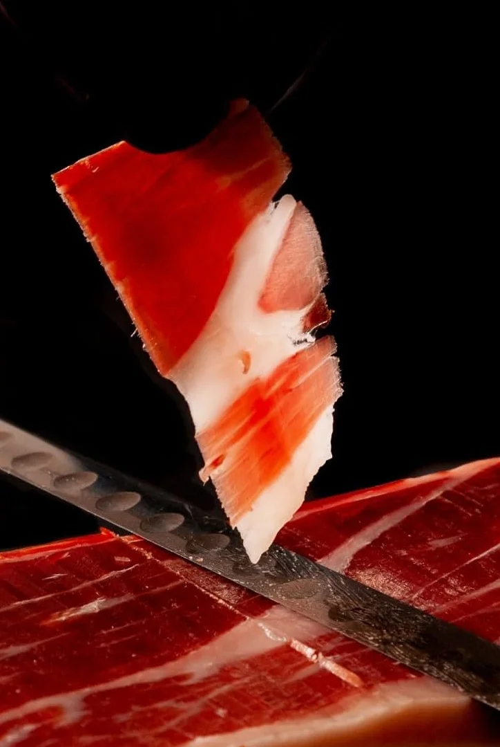 Jamón Ibérico de Cebo 50% Raza Ibérica 80 gr Envasado al Vacío Cortado a Cuchillo Marca Guiju Salamanca