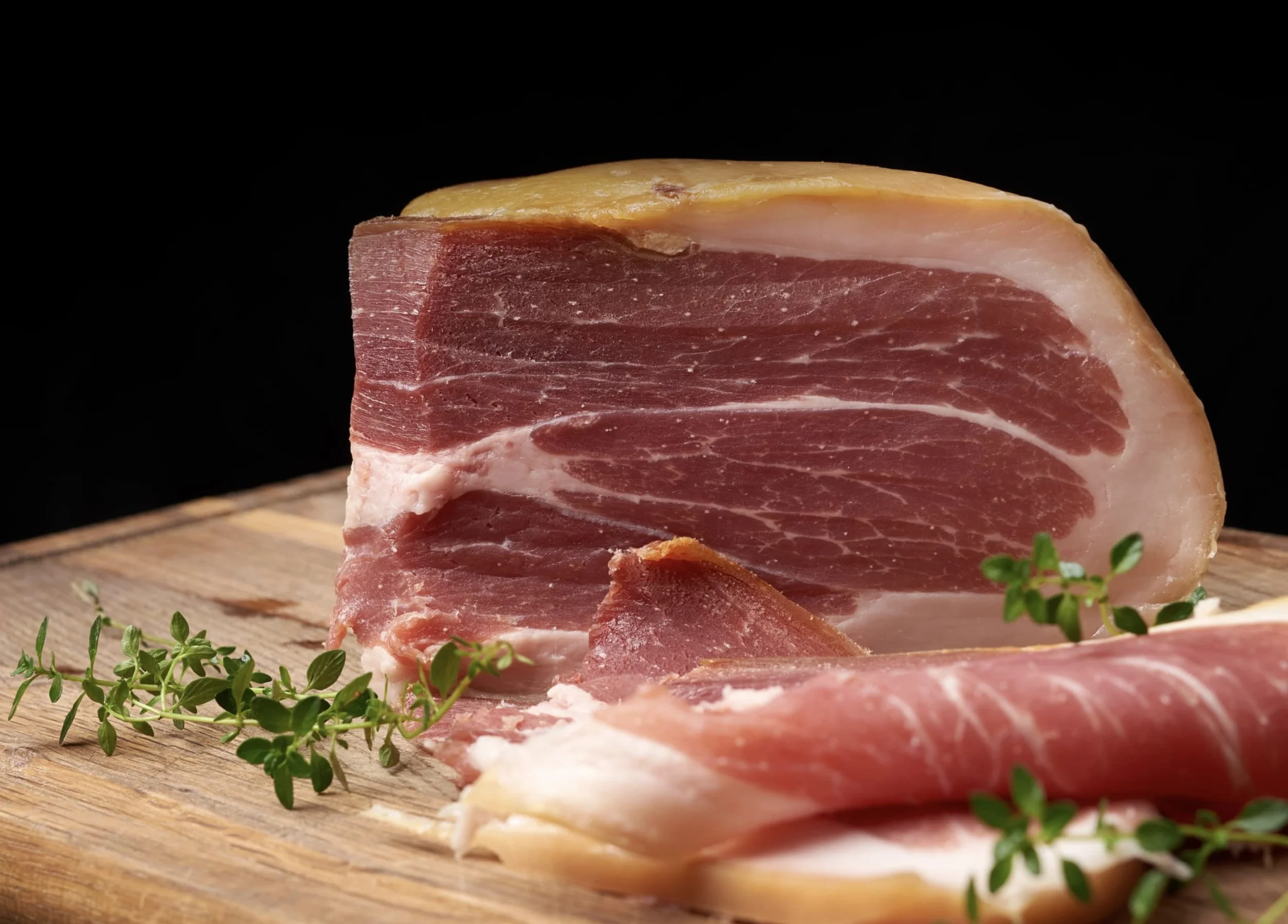 Taco de jamón serrano deshuesado. Jamón serrano deshuesado envasado al vacío. Jamón deshuesado. Centro de Jamón curado. Taco jamón serrano de unos 900grs. 15-18 meses de curación. Jamones deshuesados.