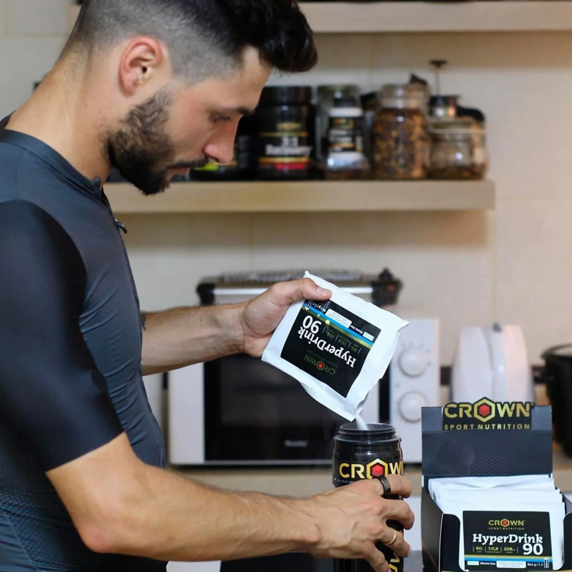Crown Sport Nutrition HyperDrink 90 | Bebida Alta Carbohidratos 90 g en 500 ml y Sodio | Polvo Bote 1490 g 16 Tomas | Maltodextrina Fructosa Ratio 1:0,8 y Sal Marina | Sin Aditivos Sin Sabor