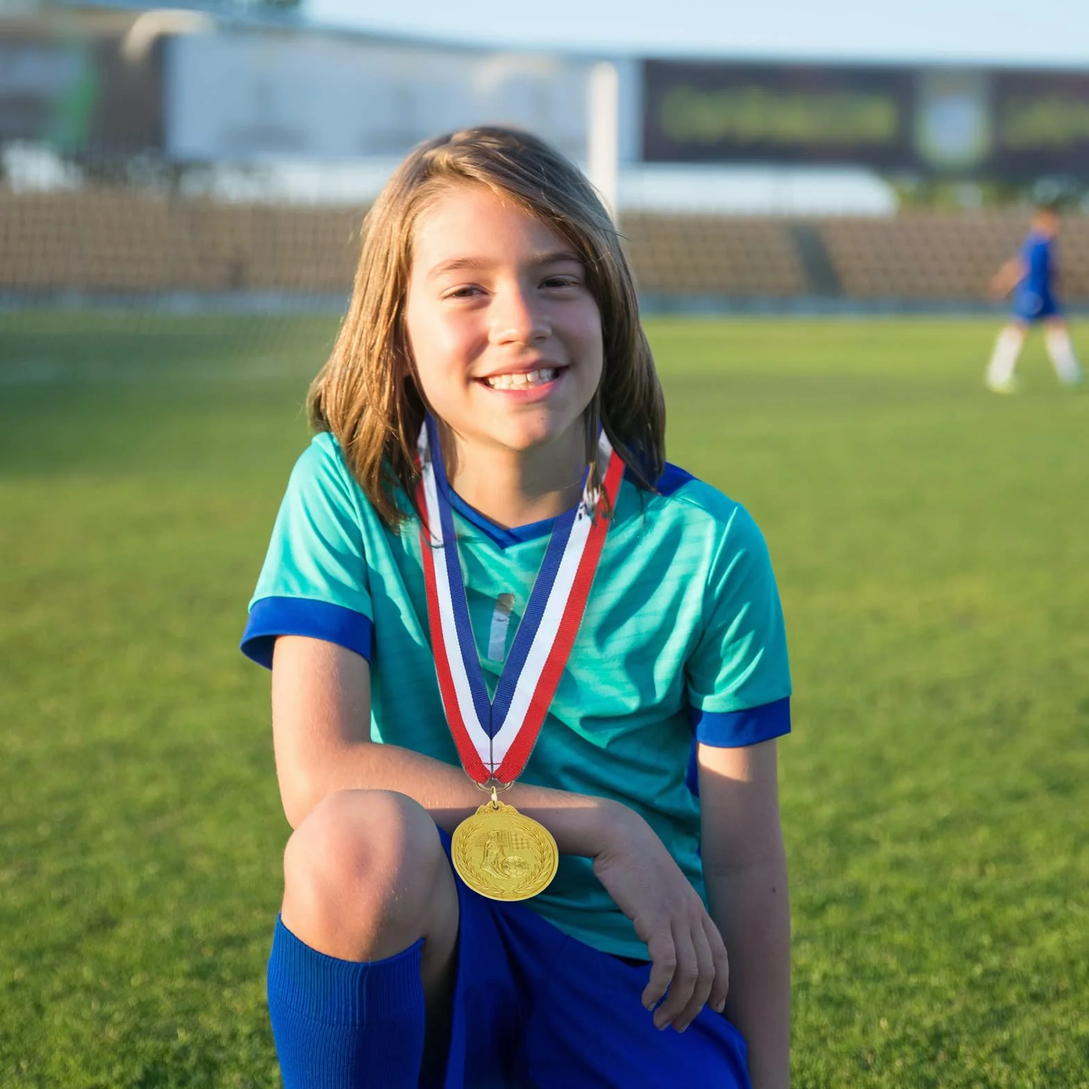 Donrime Medallas Niños Metal Futbol, Paquete de 12 Medallas de Metal Dorado con Cinta Tricolor
