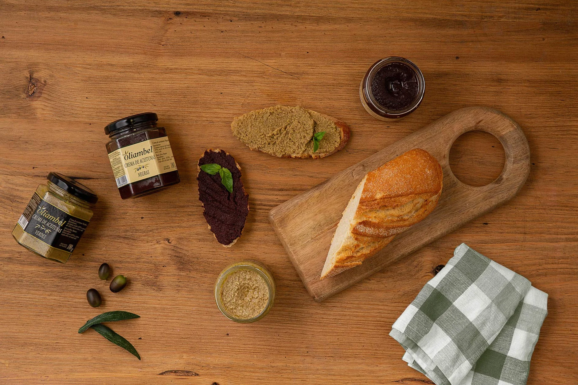 OLIAMBEL - Paté de Aceitunas Negras procedentes de la Sierra del Moncayo (Aragón) - Crema de Olivas Elaborada Artesanalmente Sin Aditivos - 200gr