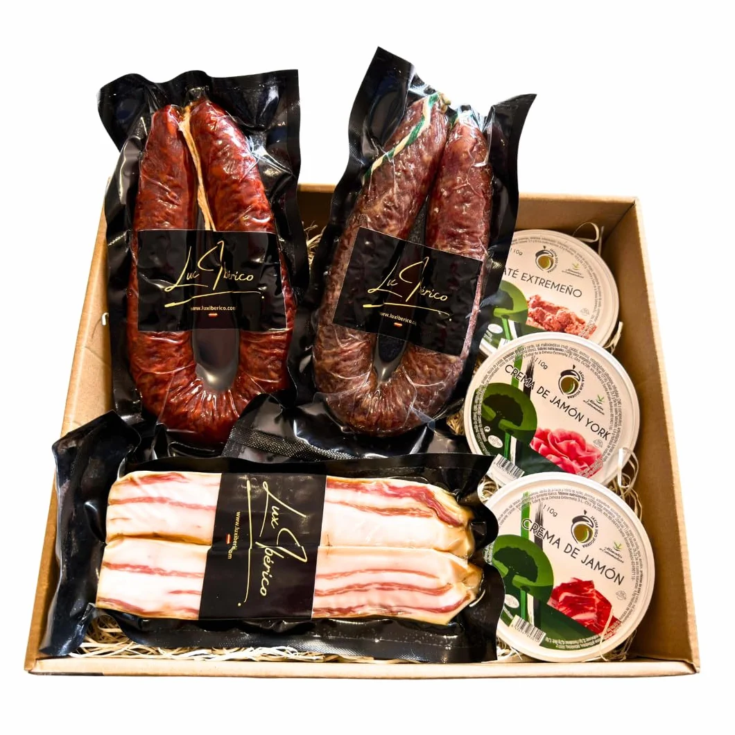 Lux Ibérico Lote Platon - Patés Extremeños, Panceta y Embutido | Chorizo y salchichón ibérico, panceta curada y tres patés extremeños para untar. Aperitivo completo listo para regalar.