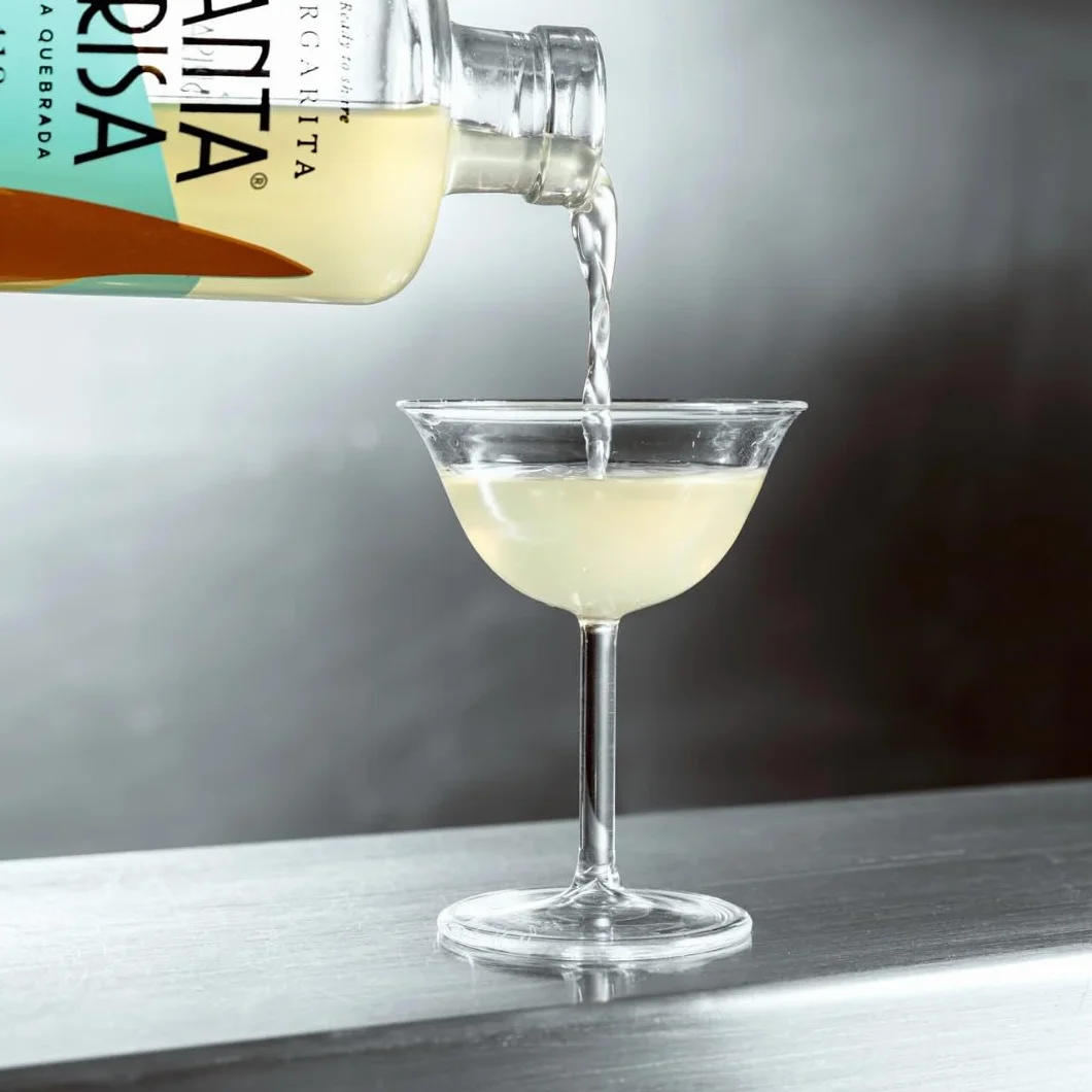 Santa Brisa Margarita de la Quebrada 750ml – Cóctel Mexicano Listo para Servir – Elaborado con Zumo de Lima Natural y Destilado de Agave Azul – 13,5% Vol. – Sabor Auténtico y Refrescante