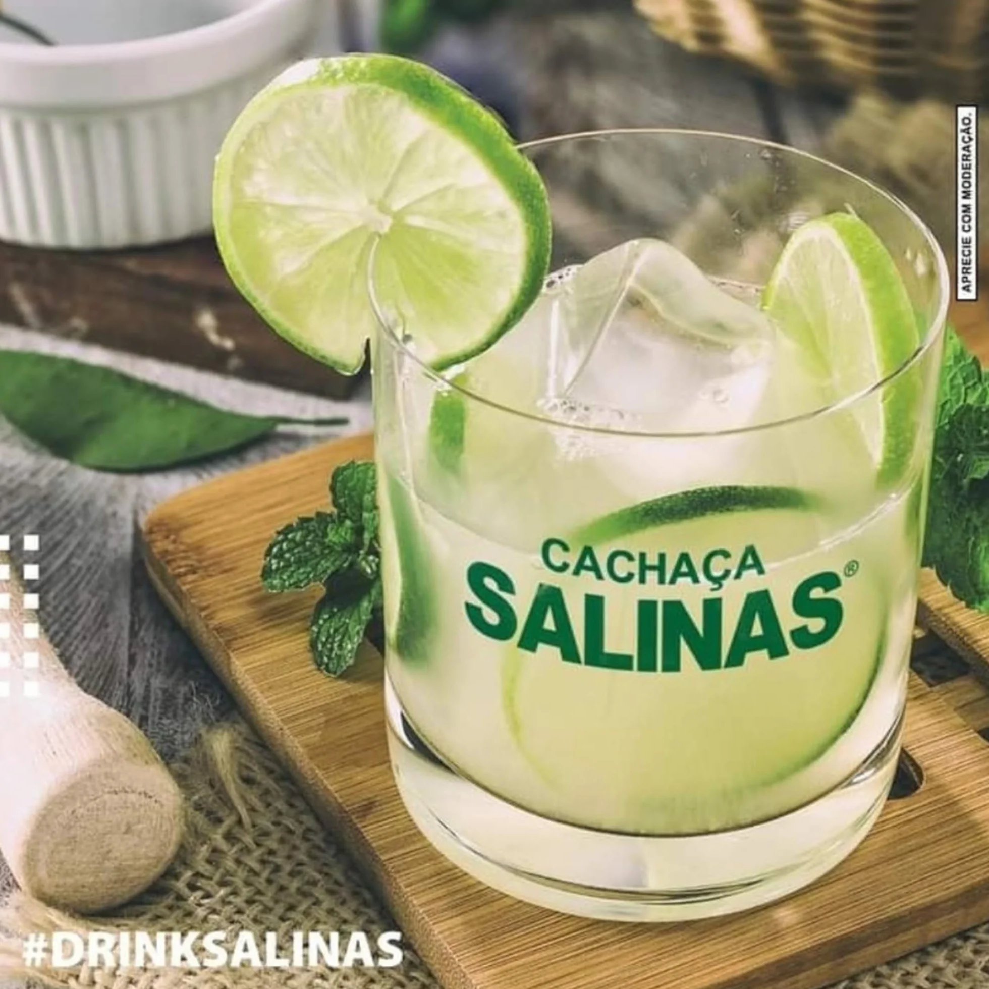 Cachaça Salinas Premium 700 ml Umbuarana – Destilado Artesanal de Brasil, ideal para Caipirinha, Cócteles y Mixología, envejecida (6 Botellas)