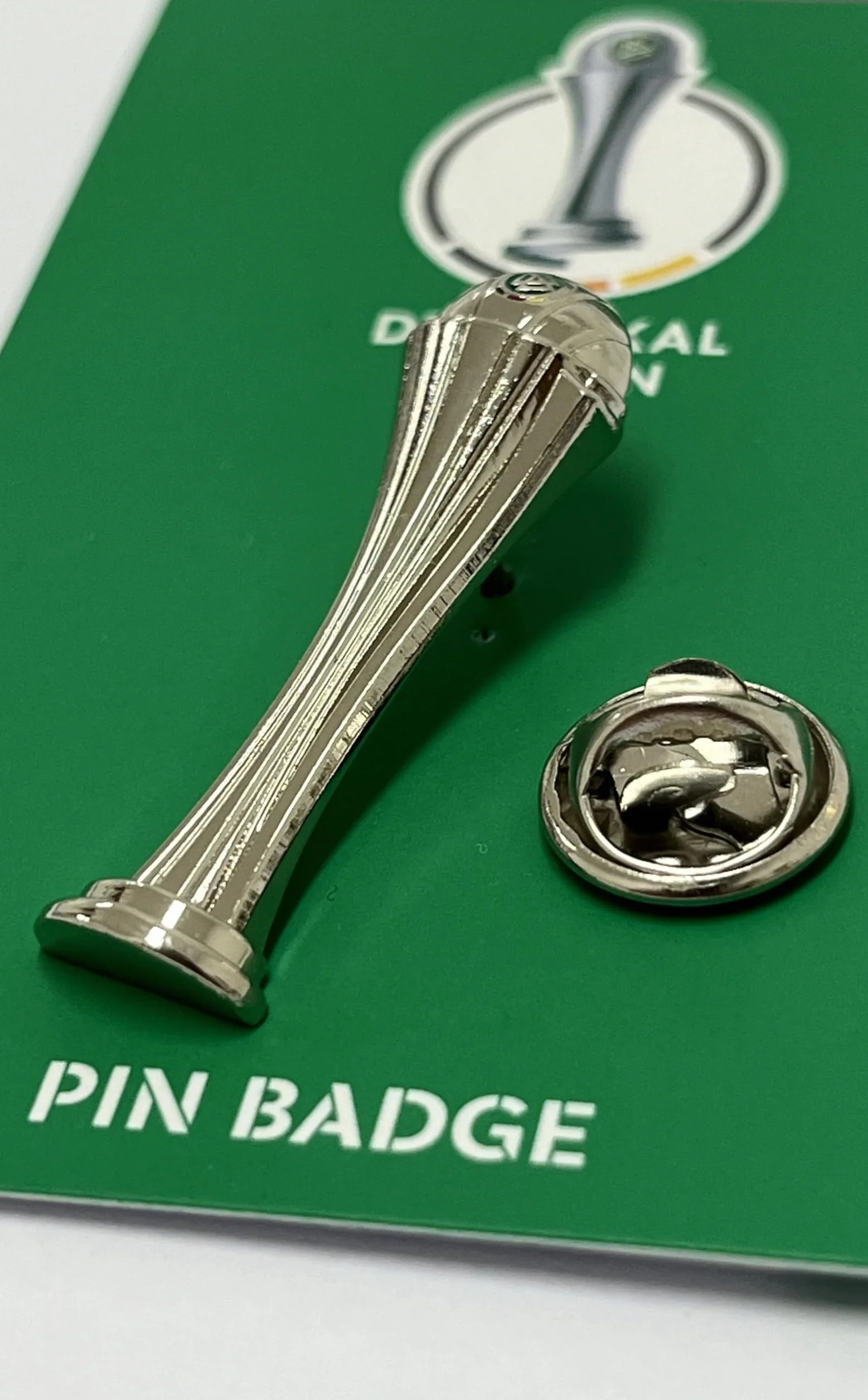 Metall Miniatur DFB-Pokal Frauenfußball Anstecknadel 30 mm Höhe offizielles Lizenzprodukt