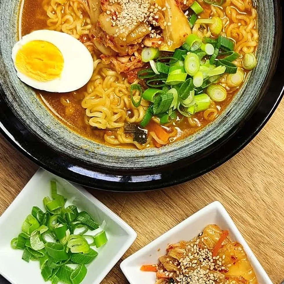 YIJIA Pack 10x120g Ramen Shin Coreanos con Kimchi Instant Noodle Fideos Corea