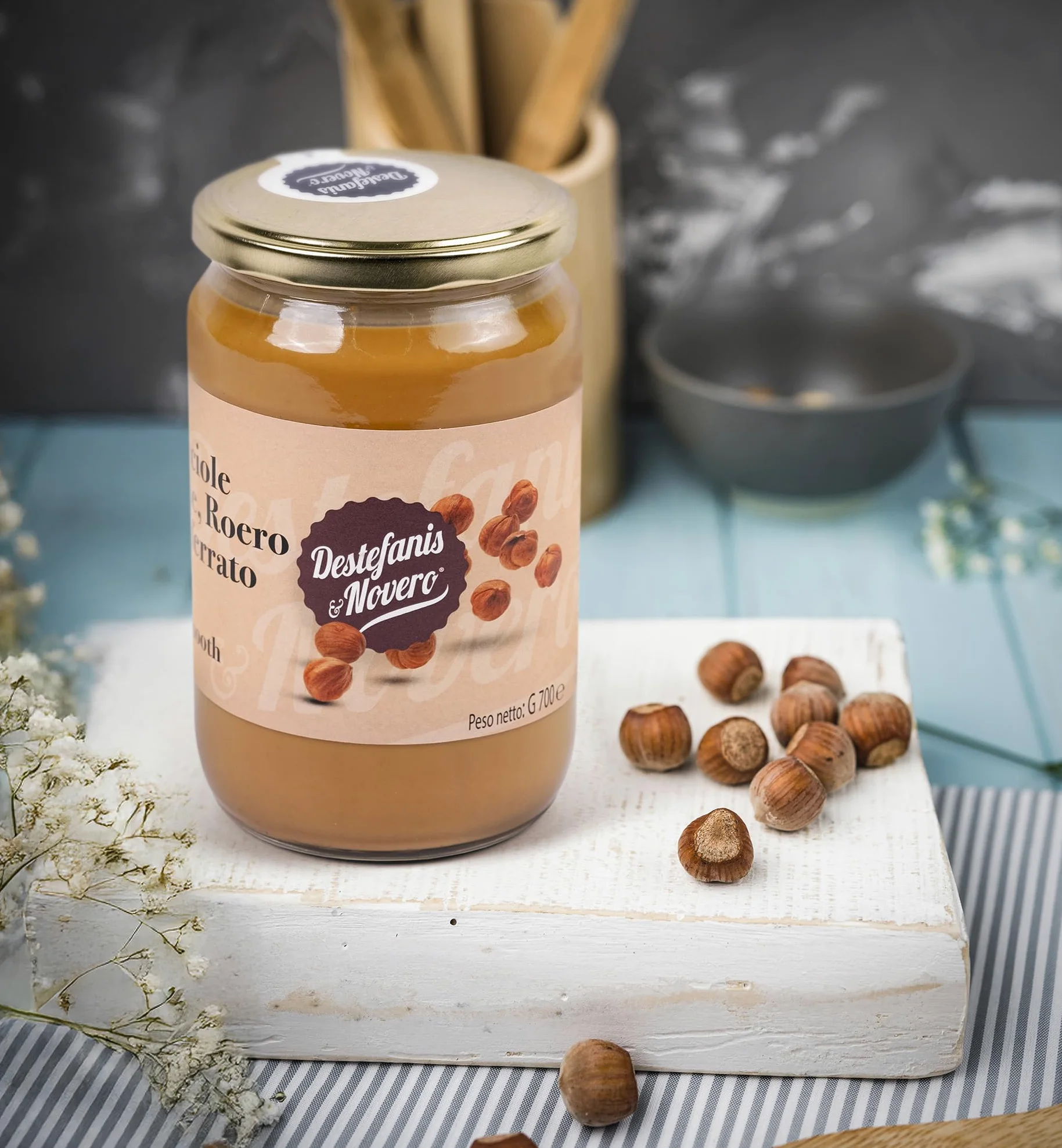 Destefanis & Novero | Pasta de Avellana 100% Pura, Perfecta en Confitería para la Elaboración de Dulces y Helados de Sabor Intenso y Concentrado, No Contiene Azúcares ni Otros Aditivos, 700g