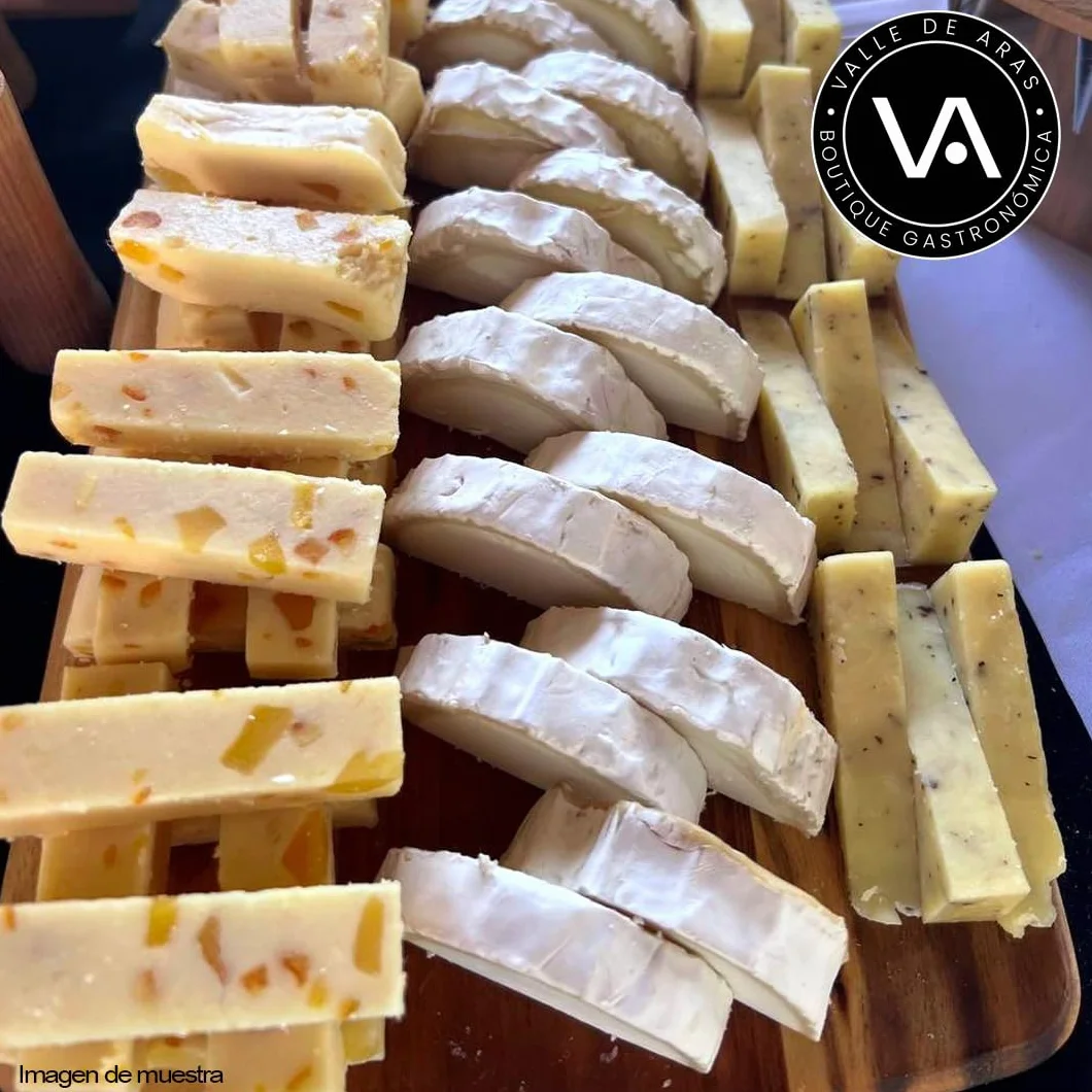 Tabla de Quesos Nacionales Gourmet | Selección Exclusiva de 900gr de queso cortado | Variedades Artesanales y Sabores Auténticos | Ideal para Maridar con Vinos y Realzar Cualquier Ocasión Especial