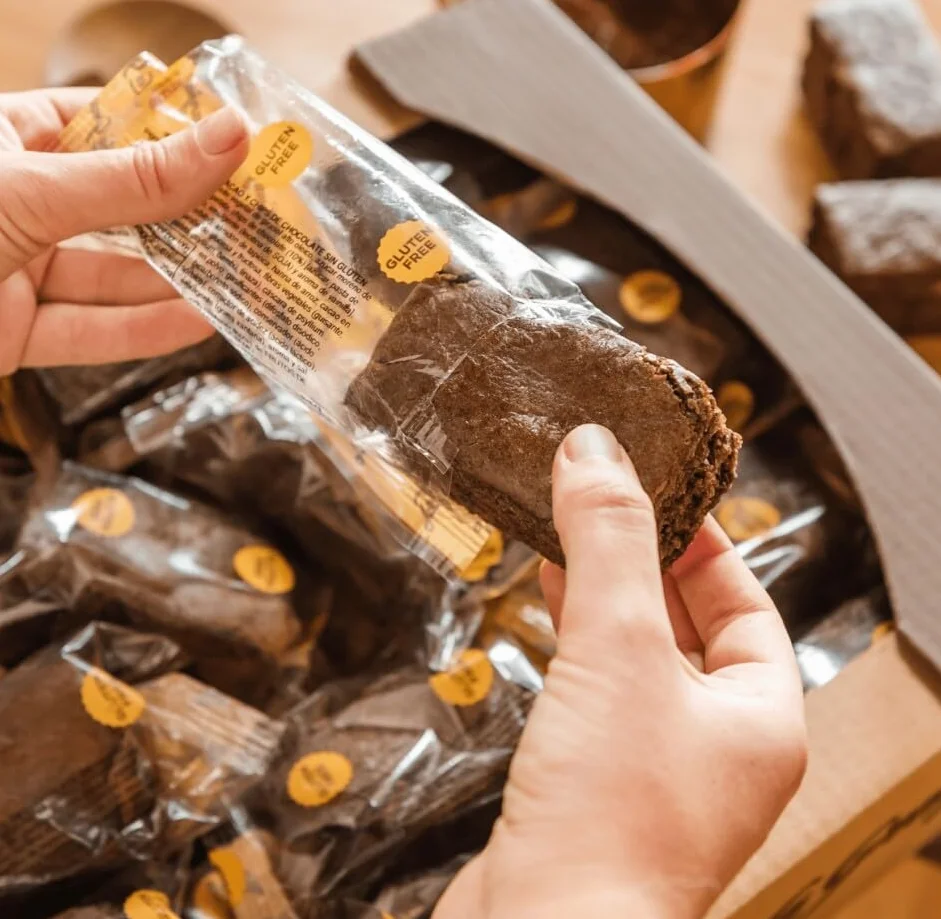 Bizcocho de Cacao con Chips de Chocolate - La Granja - Sin Gluten y Sin Lactosa. 30 Unidades. Envueltas de forma Individual.