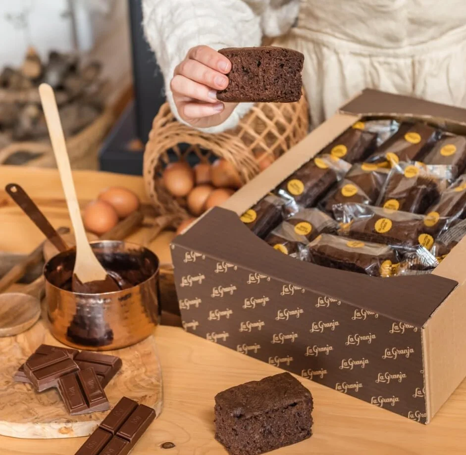 Bizcocho de Cacao con Chips de Chocolate - La Granja - Sin Gluten y Sin Lactosa. 30 Unidades. Envueltas de forma Individual.