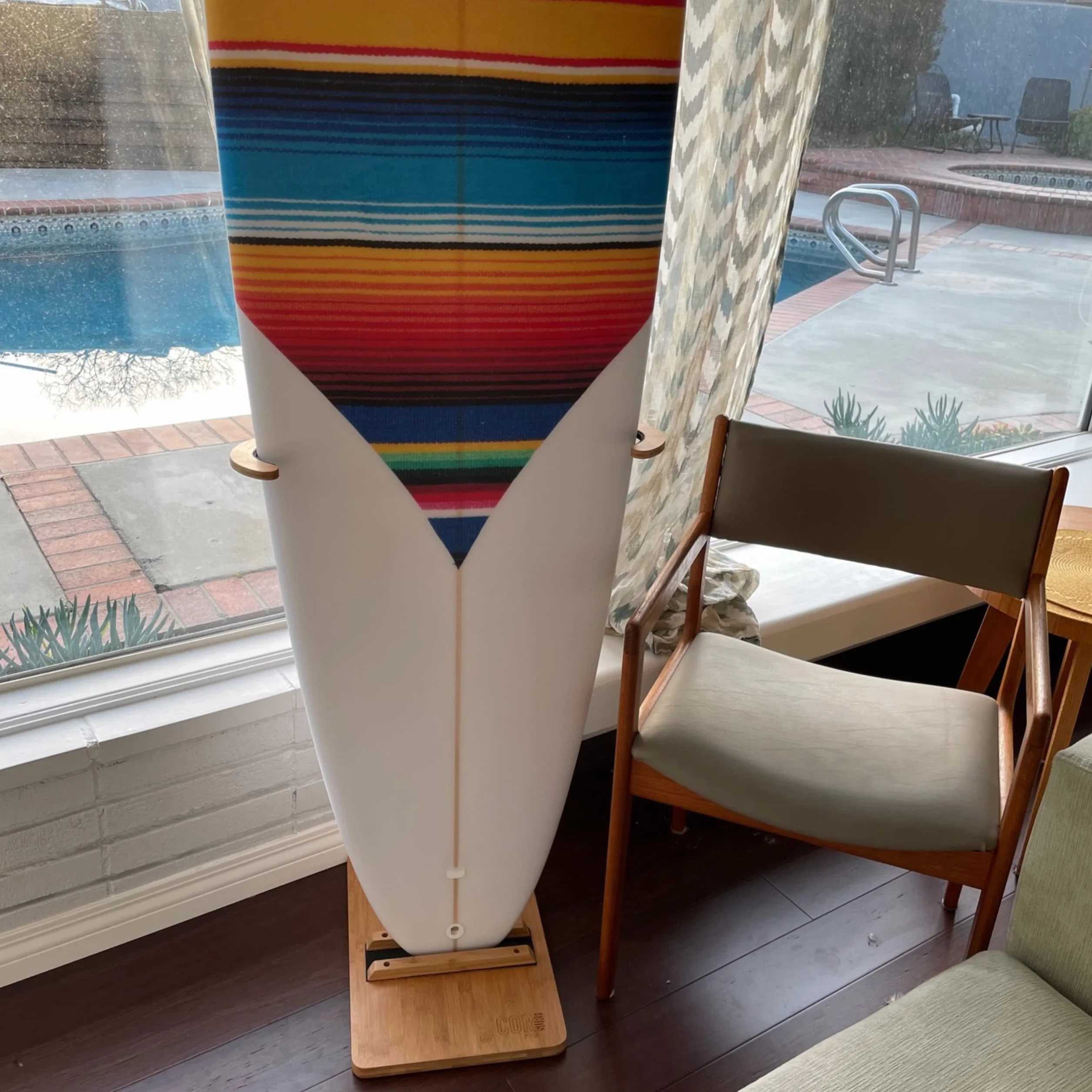 Pie de bambú para tablas de surf | Soporte para exponer tu tabla