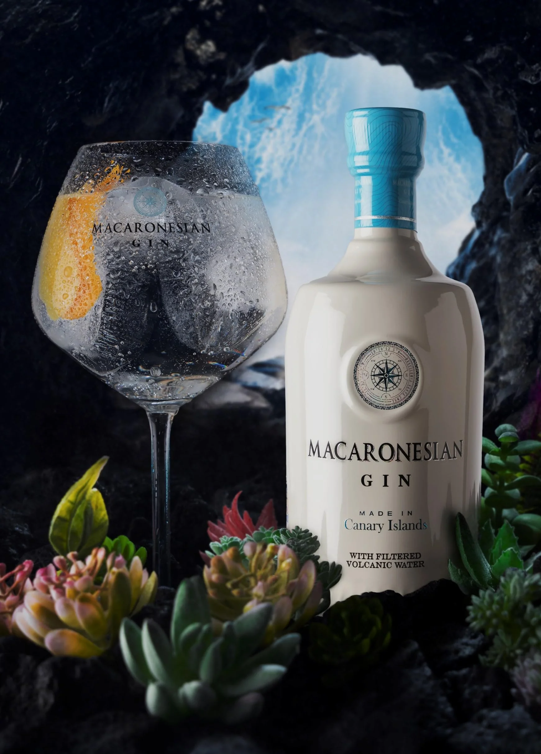 Macaronesian Ginebra Premium de las Islas Canarias con agua filtrada en galerías volcánicas - 37,5% vol. - botella de 700ml