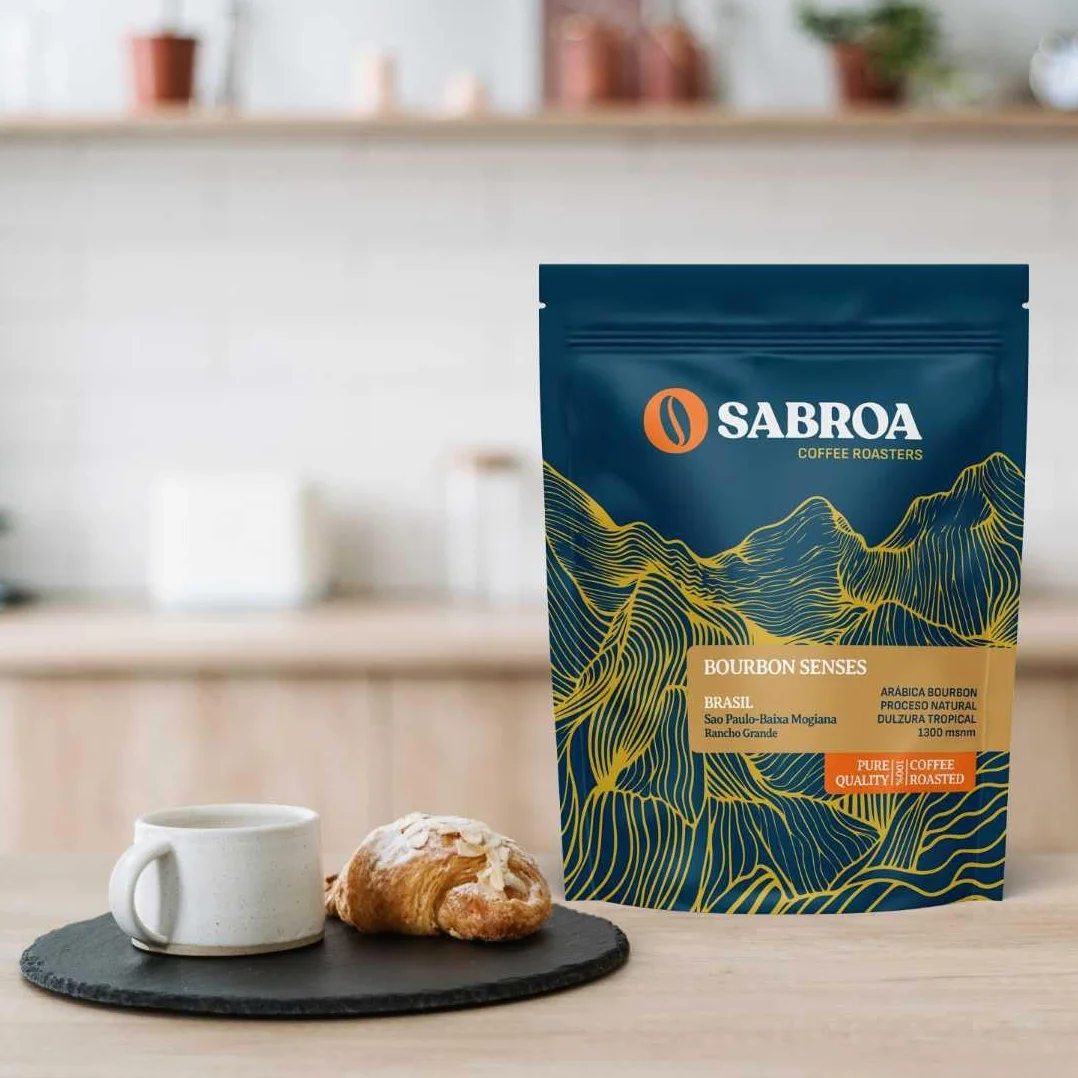 Cafe en Grano Natural de Especialidad 100% Arabica Tueste Natural y Artesanal con Sabor Intenso Acidez Equilibrada para Todas las Cafeteras 250g Gran altitud Origen Brasil - SABROA
