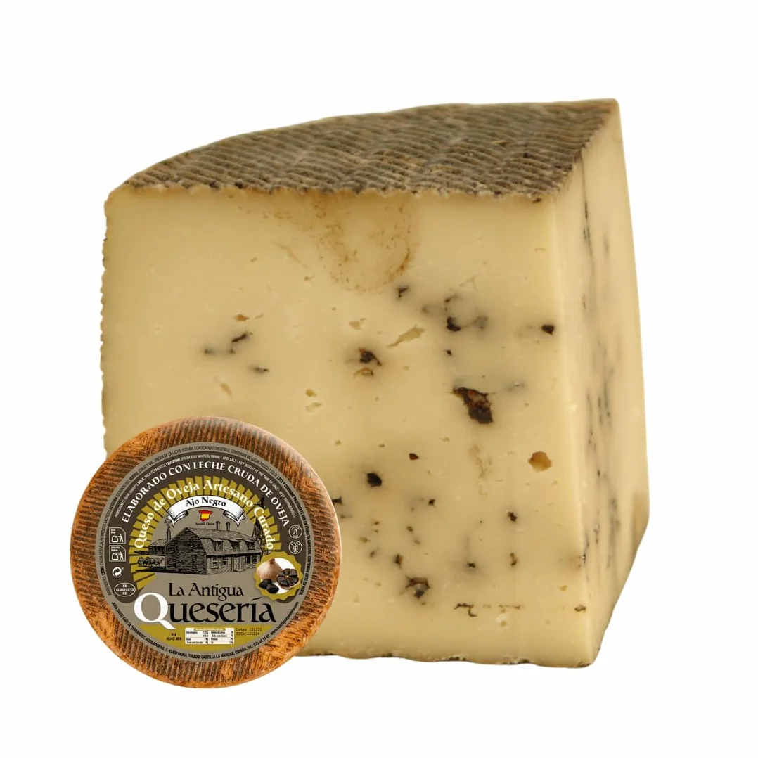 La Antigua Queseria Queso Artesano Curado de Oveja con Ajo Negro, Leche Cruda 100%, Curación Mínima 6 Meses, CUARTO DE QUESO 750 g (Aprox)
