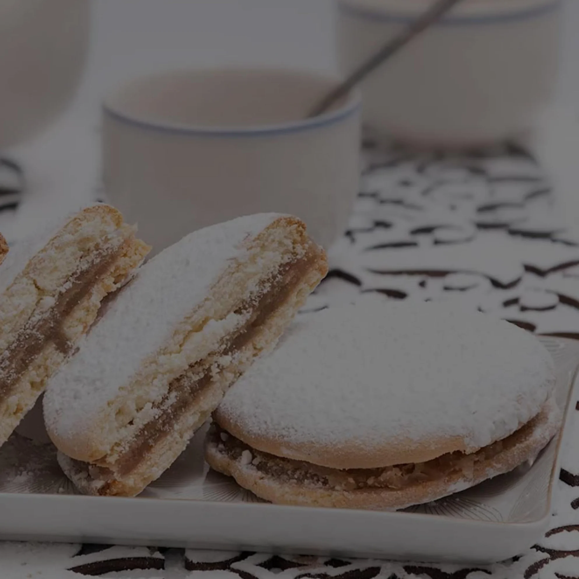 Maritoñi 20 Unidades - Regalo Gourmet de Granada, Dulce Granadino 70 Años Tradición - Galleta y Bizcocho, Producto Español Auténtico