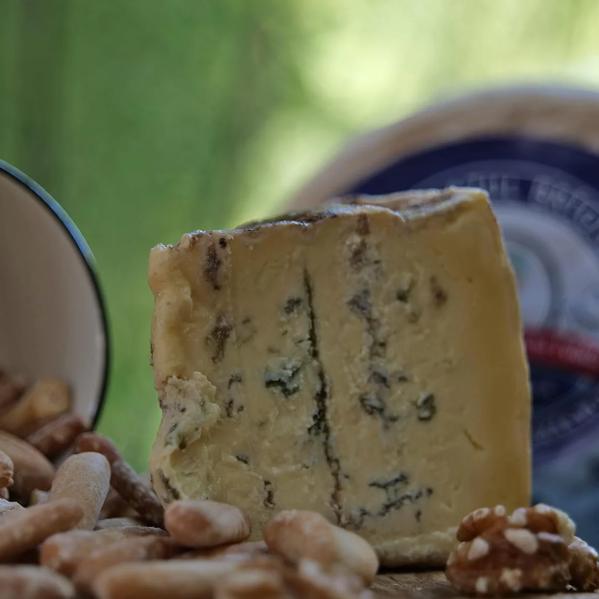 LA PASIEGA DE PEÑAPELADA Queso Azul Brígida, PACK 2 Cuñas 350 gr (aprox) Al vacío - Sabor Intenso y Cremoso - Elaborado con Leche Pasteurizada de Vaca - Calidad Artesanal Española