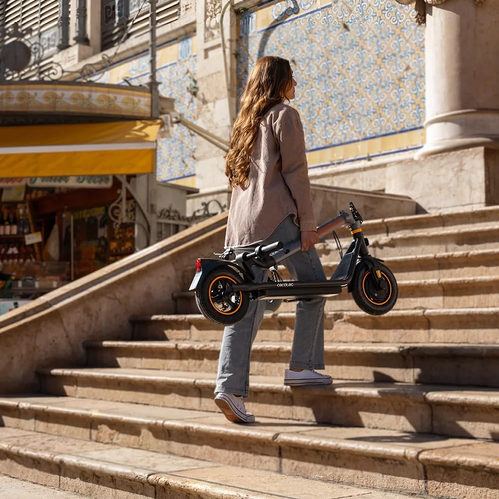Cecotec Patinete Eléctrico Bongo D30 XL Connected 700W 30km 10" Autonomía