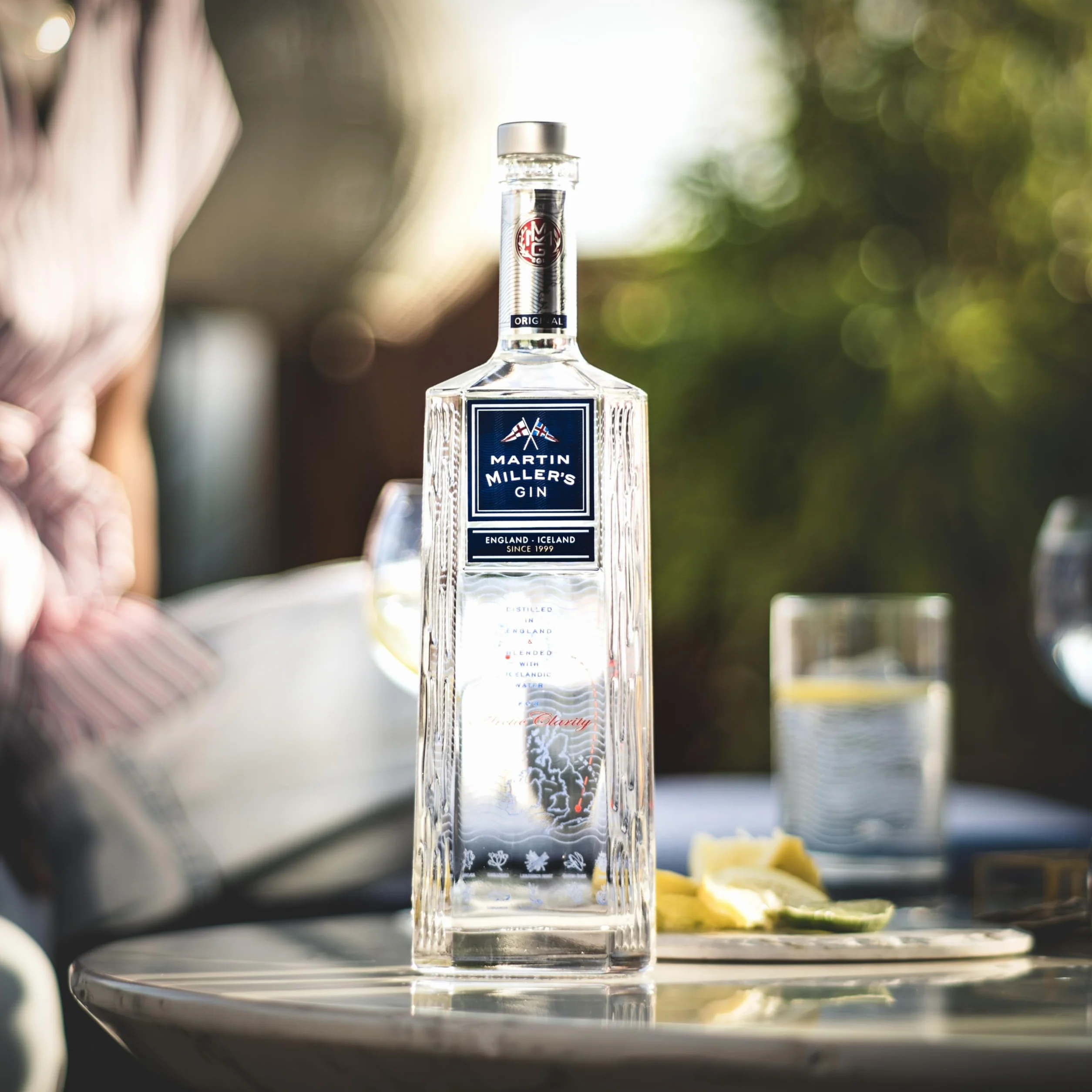 Martin Miller's Ginebra - Pack para Regalo: 2 Botellas de 70 cl + 4 Copas Exclusivas | Para Gin Tonic y Cócteles Sofisticados