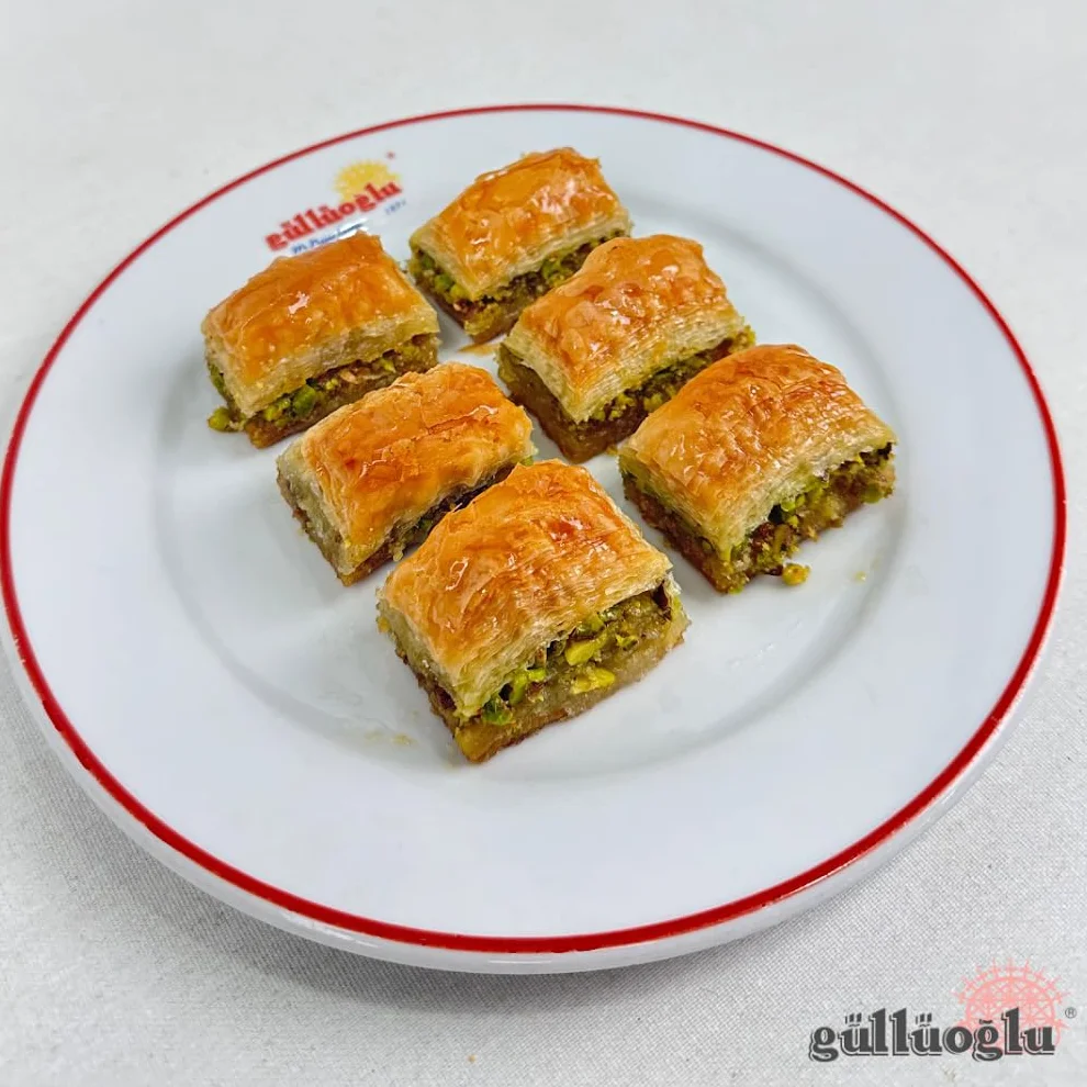 Gulluoglu Premium Dry Baklava with Pistachio, Freshly Produced and Long Lasting, Traditional Turkish Baklava (500 gr.- 1 Pack)