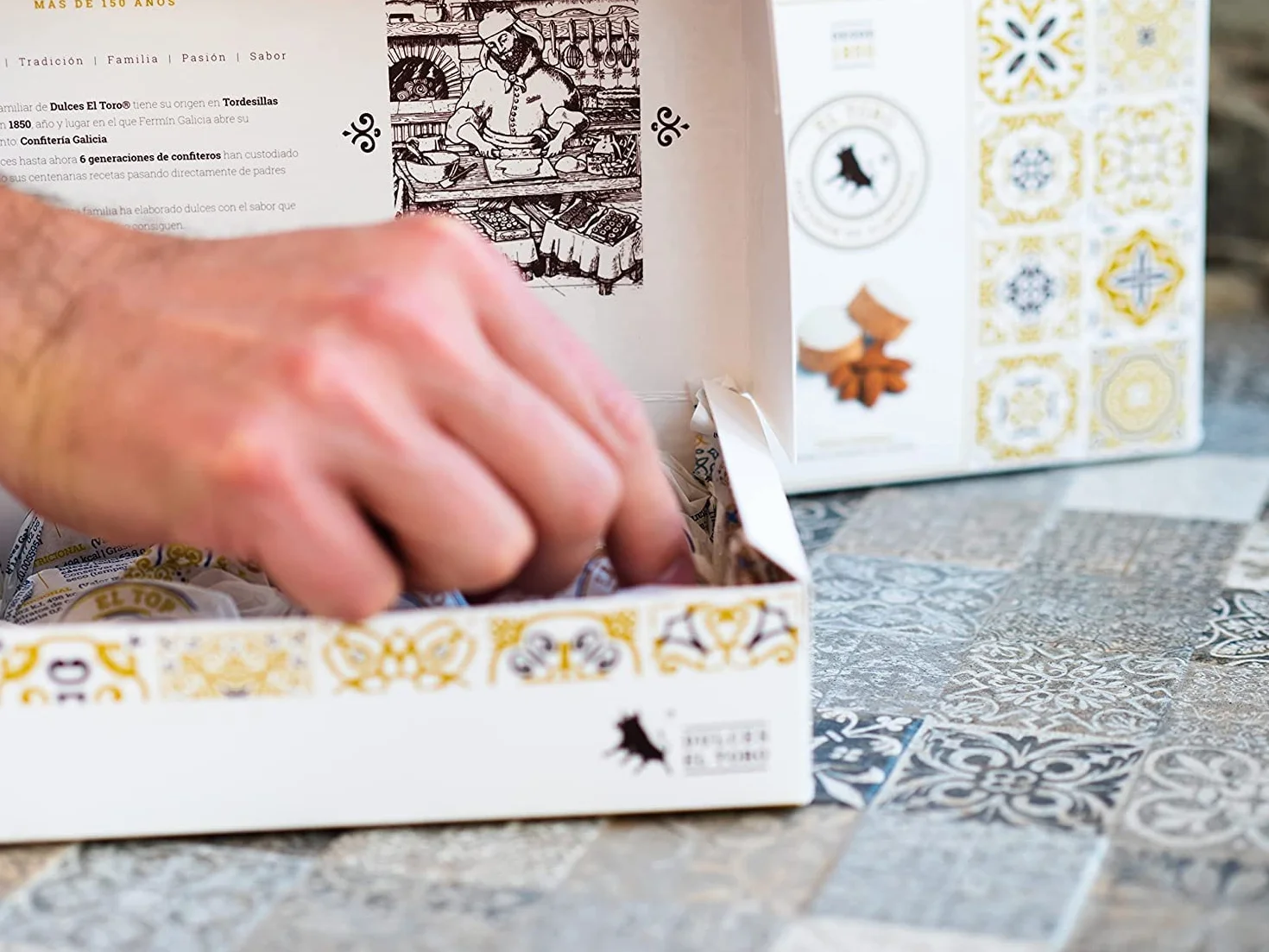 El Toro - Estuche de 350 gramos Polvorones el Toro almendras - Valladolid (Tordesillas) - Elaborados con almendras - Producto artesanal - dulces Navidad - receta tradicional