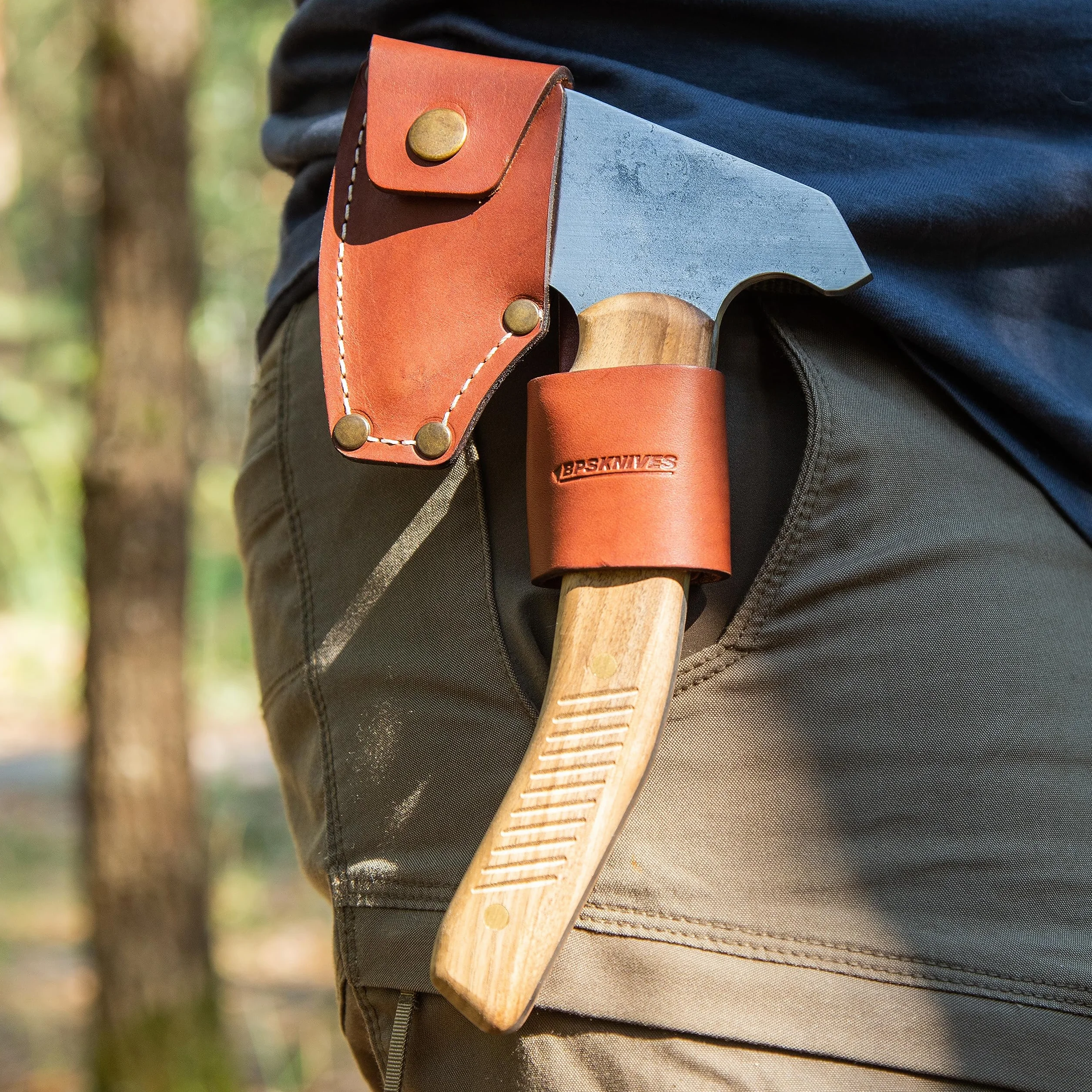 BPS Knives Hacha Bushcraft con Funda de Cuero - Hacha de Camping de Acero al Carbono con Mango de Una Pieza