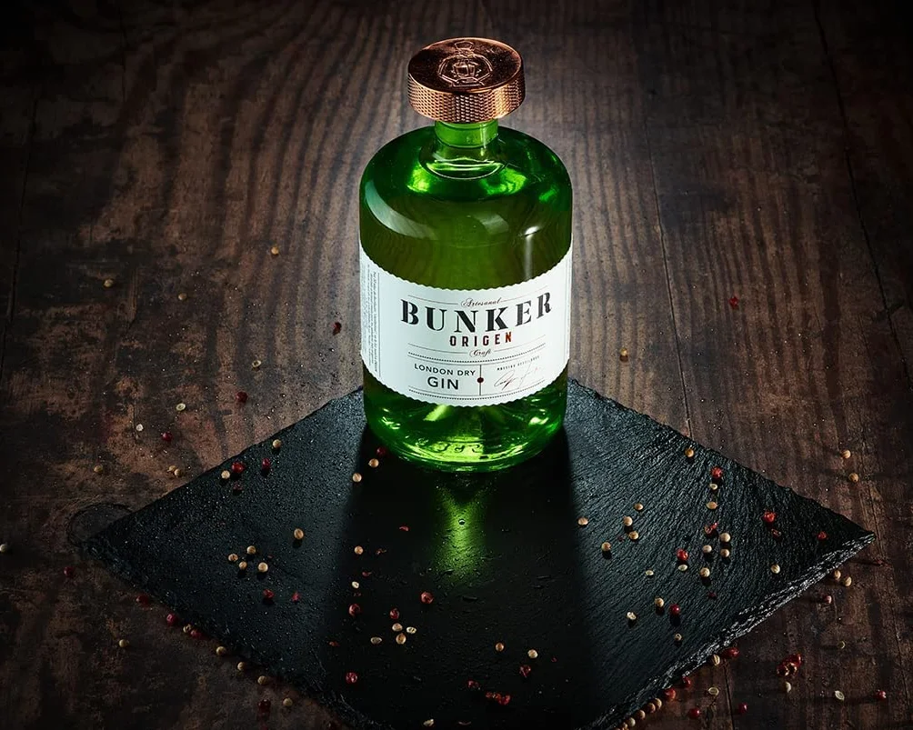 Bunker Distillery - Ginebra Premium Artesanal Bunker Origen - Botella 70 cl - London Dry Gin - Edición limitada - Premio Mejor Ginebra de España 2024,2023 y 2021 - Sin gluten - 100% natural