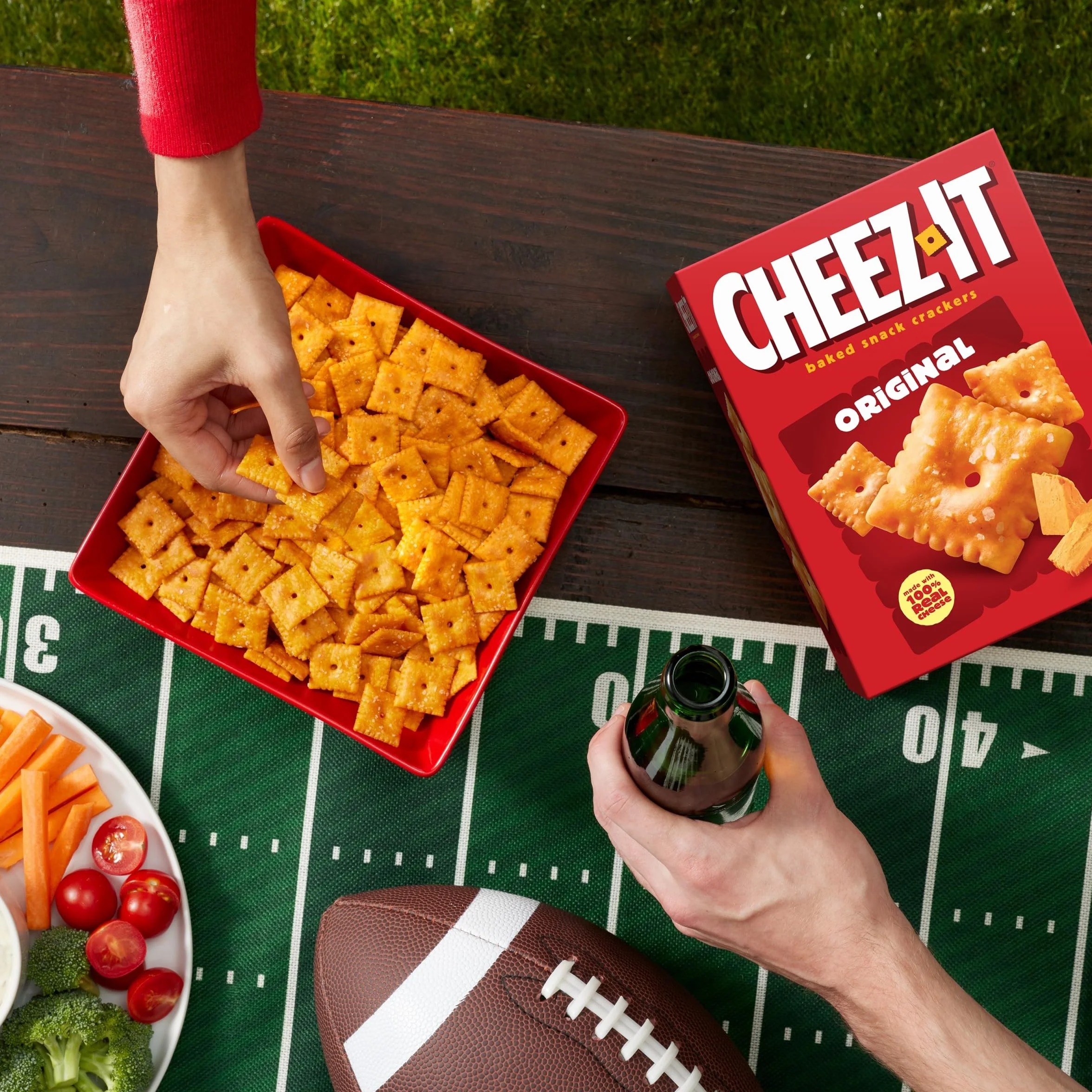 Cheez-It Cheese Crackers, Baked Snack Crackers, Office and Kids Snacks, Original, 21oz Box (1 Box)