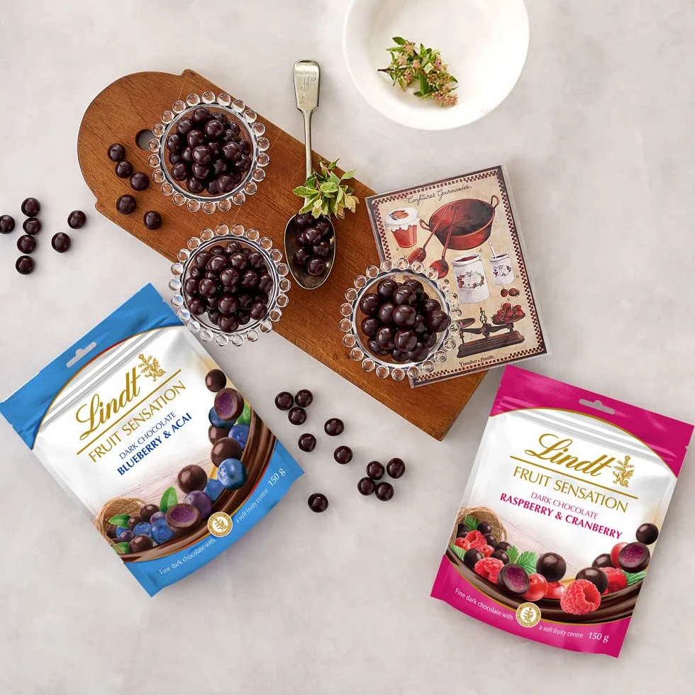 Lindt SENSATION FRUIT bolas de chocolate negro con interior de fruta, arándanos y açaí - 150 g
