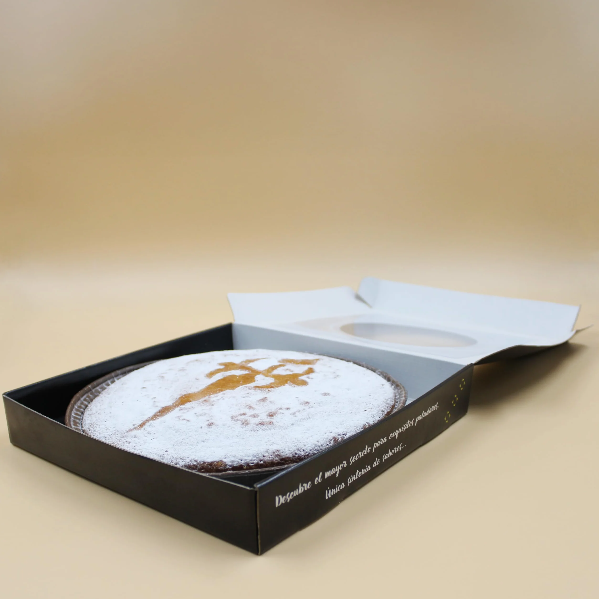 Tarta de Almendra de Santiago 1kg - Dulce gallego - Sin Gluten y Sin Lactosa - Regalo gourmet - 100% Artesanal - Almendra Marcona - Sin Aditivos - Postre para celebraciones - Ingredientes naturales