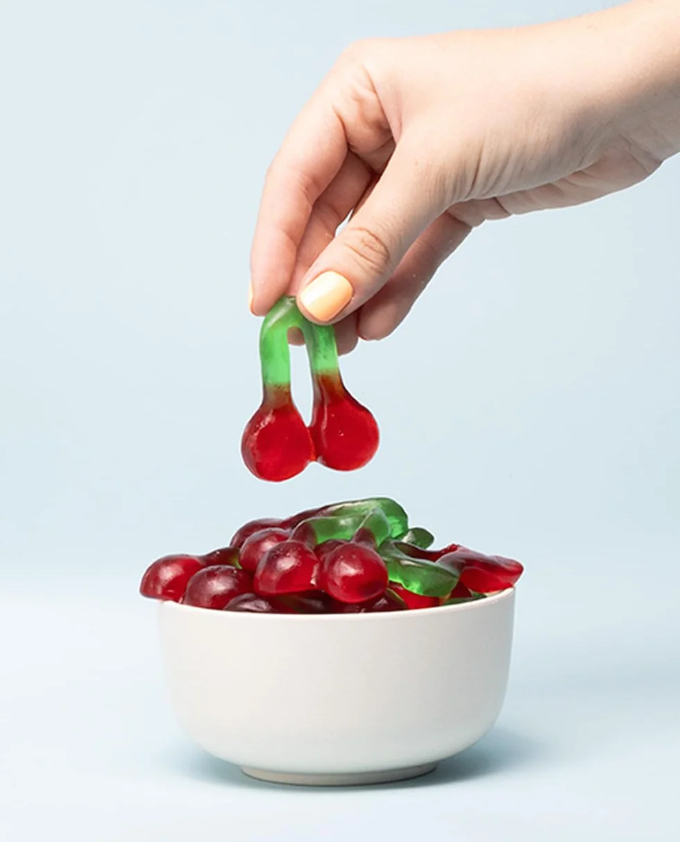 Vidal Golosinas. Cerezas Gigantes. Golosinas en forma de cereza tamaño XL con sabor auténtico a cereza, textura brillante y blandita. Sin gluten ni grasa. Bolsa 1 kg
