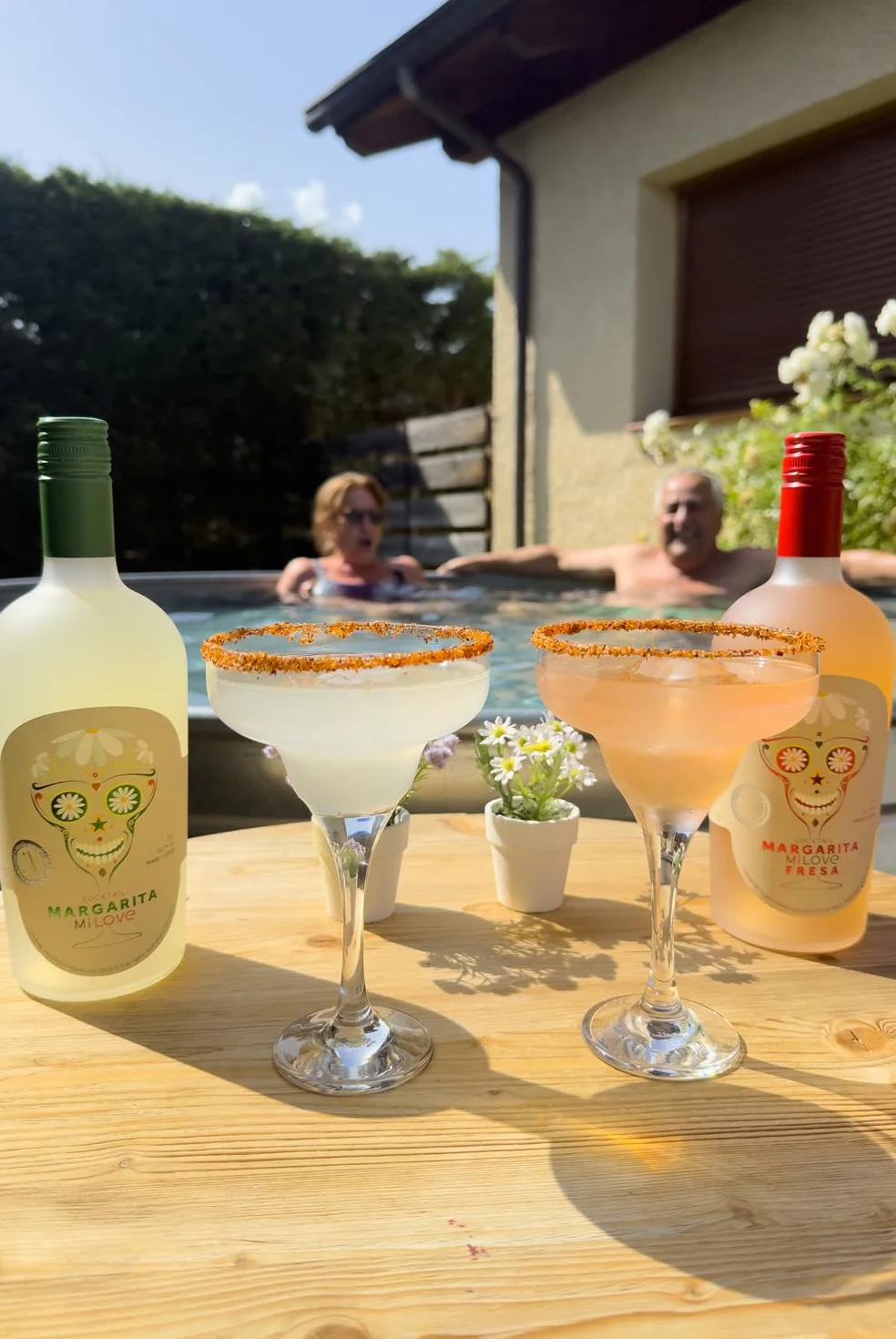 MiLove Margarita Clásico y Fresa – Cóctel Premium, artesano y natural – Pack 2 botellas elaborado con Tequila de Agave Azul (México), limón, fresa y licor triple seco – 2x75 cl.