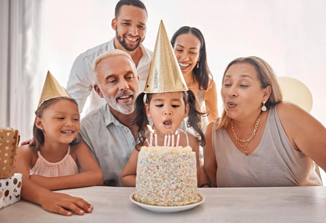 OBLEA o PAPEL DE AZÚCAR *PREMIUM* - Foto Comestible Personalizada para Tartas con Foto, Nombre y Edad - Calidad Fotográfica HD - Colores Vivos - Rectangular