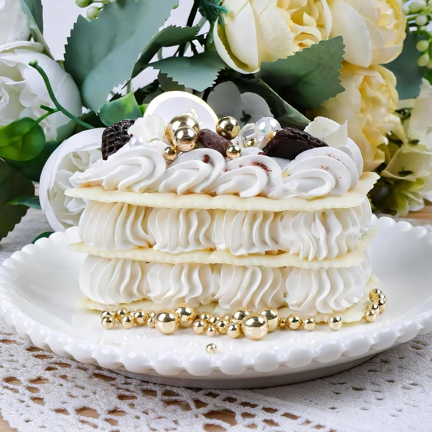 Perlas de Azúcar Blancas, Doradas & Plateadas Comestibles 130g - 4 Tamaños de Perlas para Decorar Tartas, Cupcakes y Galletas - Ideal para Bodas, Cumpleaños, Halloween, Navidad, Sprinkles