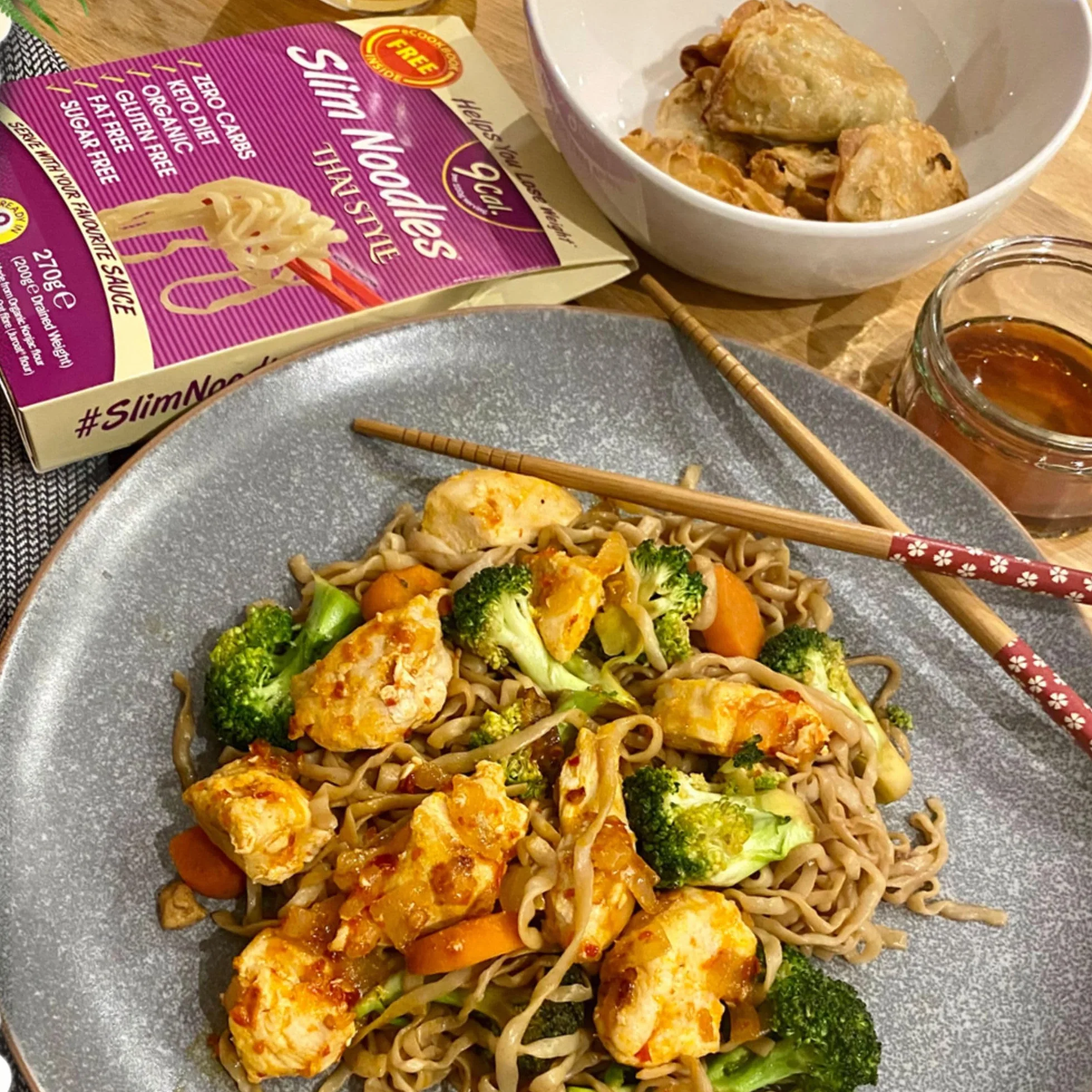Slim Pasta - Pack de 12 Unidades de Noodles Thai Style de Konjac - Sin Calorías ni Carbohidratos - Ideal para Dietas Keto y Low Carb - Apto para Veganos - Elaborado con Harina de Konjac