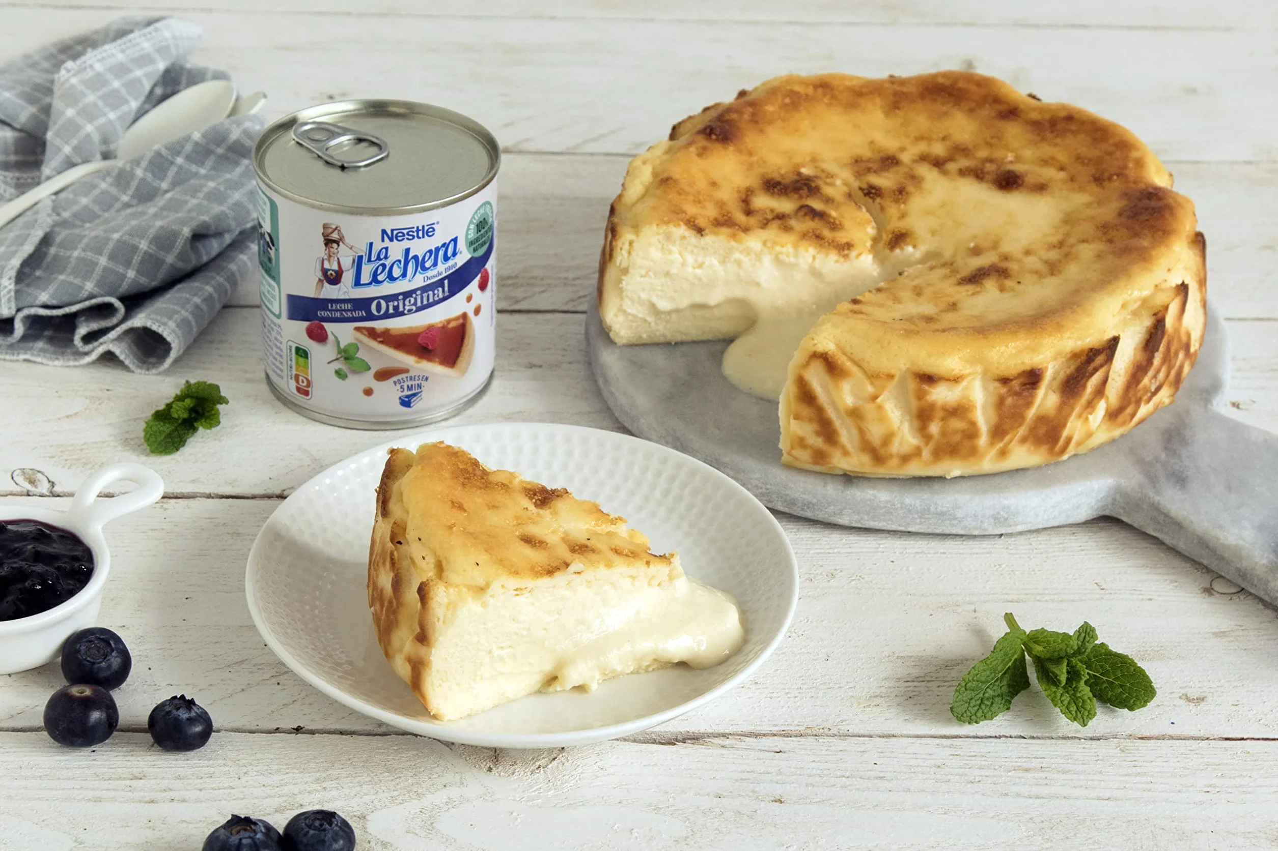 La Lechera Lata de leche condensada entera con abre fácil, 370 g (Paquete de 12)