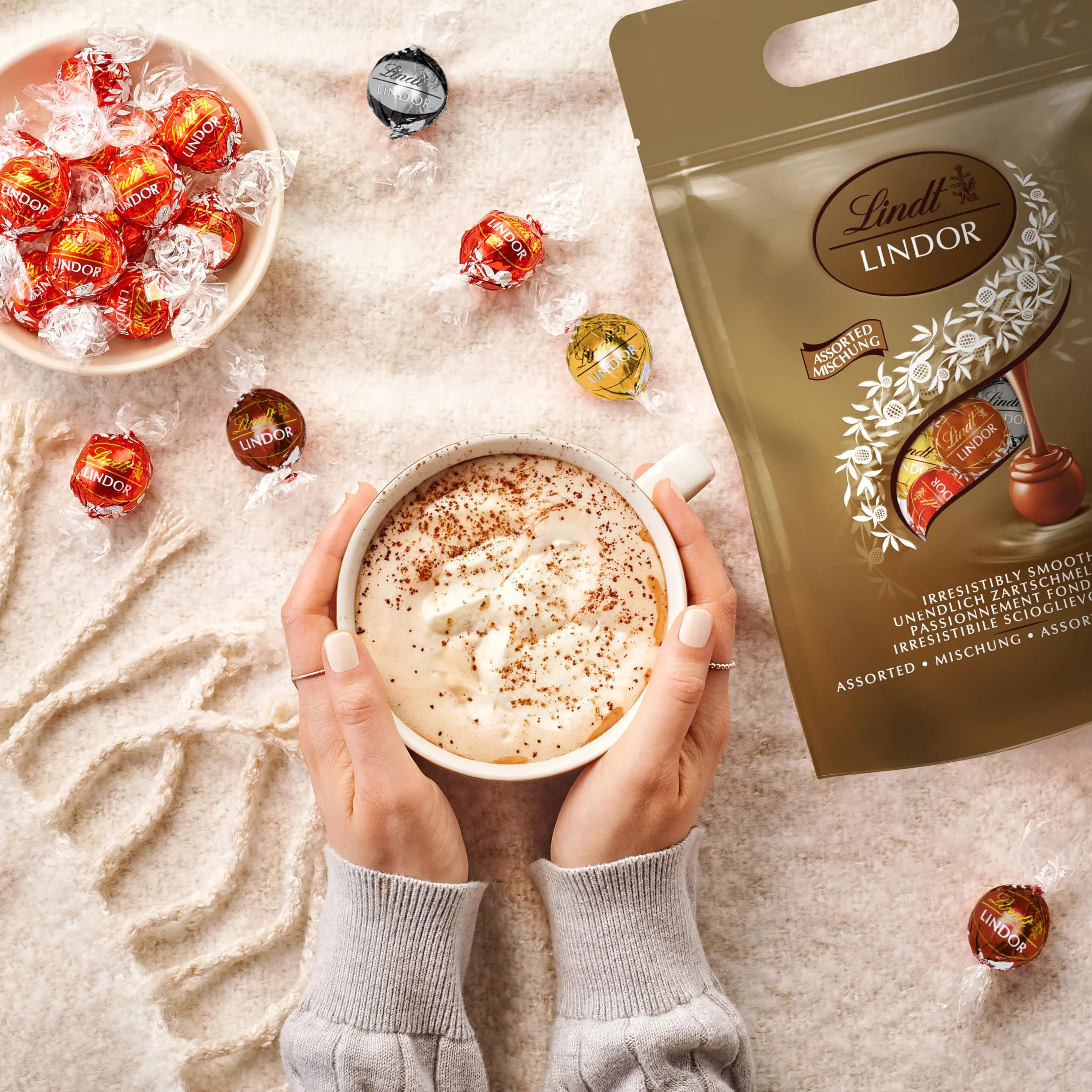 Lindt LINDOR bombones surtido-Aproximadamente 80 bolas,1kg chocolate negro 70%,chocolate con leche,chocolate blanco,chocolate con avellanas,con relleno de chocolate cremoso