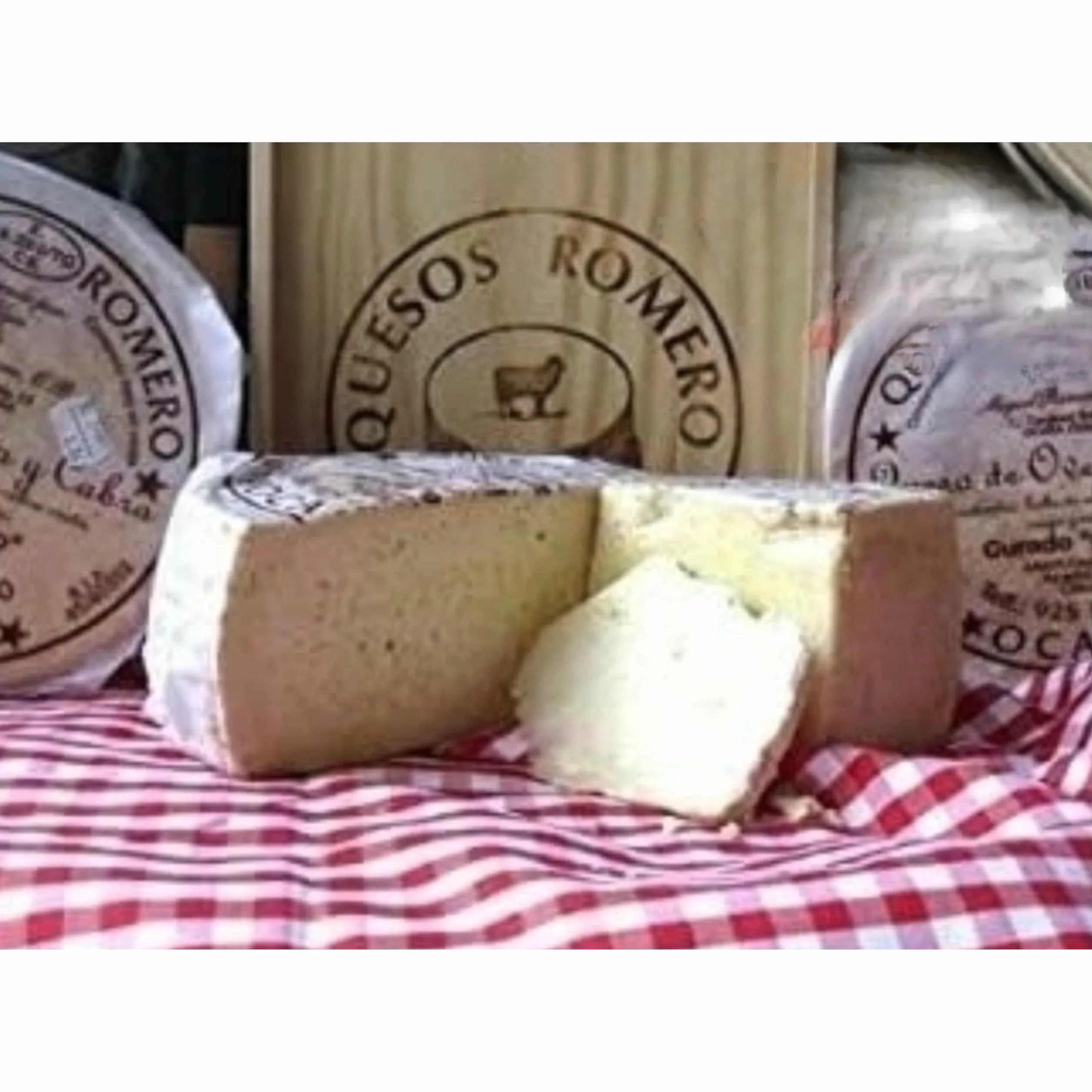 1/2 QUESO ROMERO OCAÑA para paladares exquisitos, graso, mantecoso, con pique, granuloso y quebradizo, color ocre, debido a su larga maduración de hasta 2 años