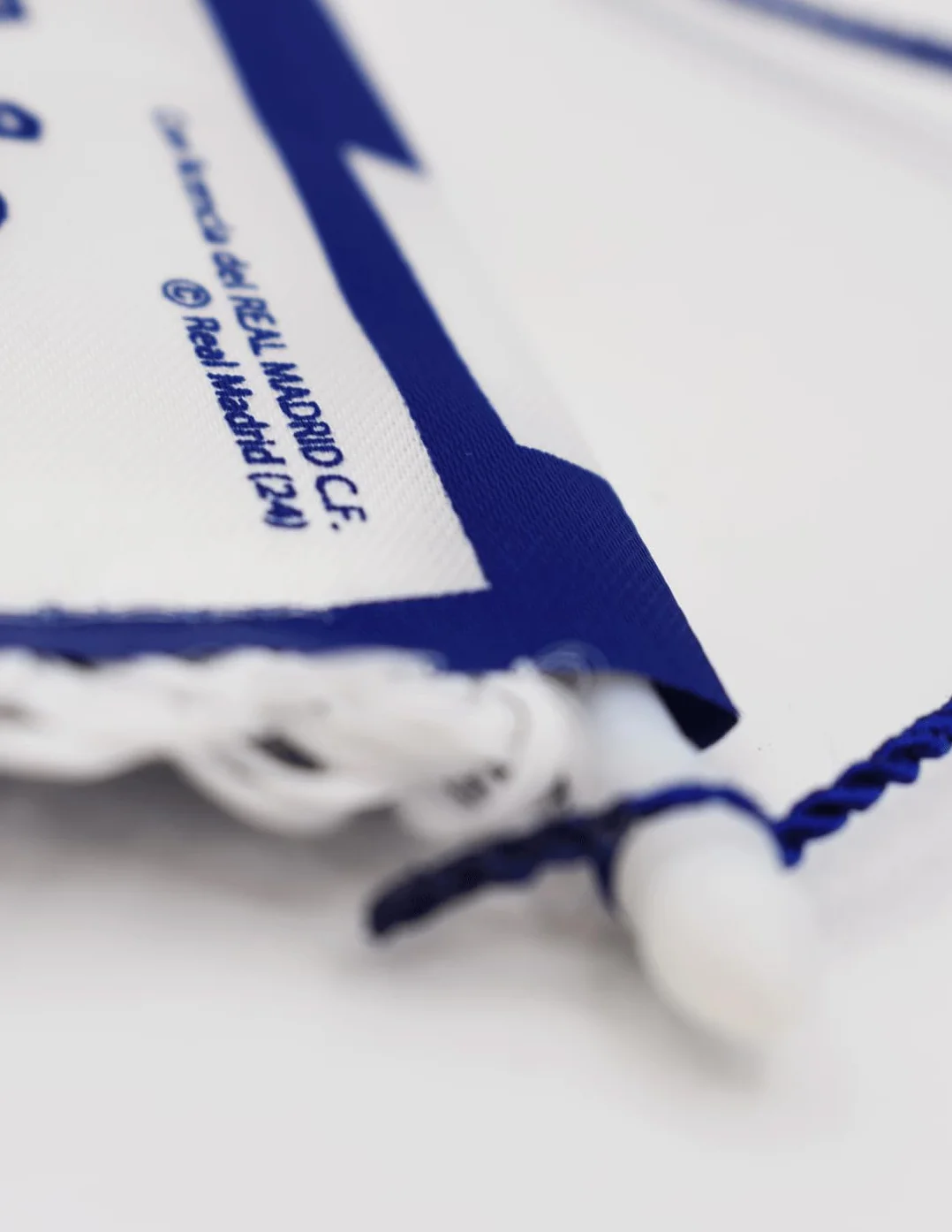Real Madrid Banderín Triángulo Blanco