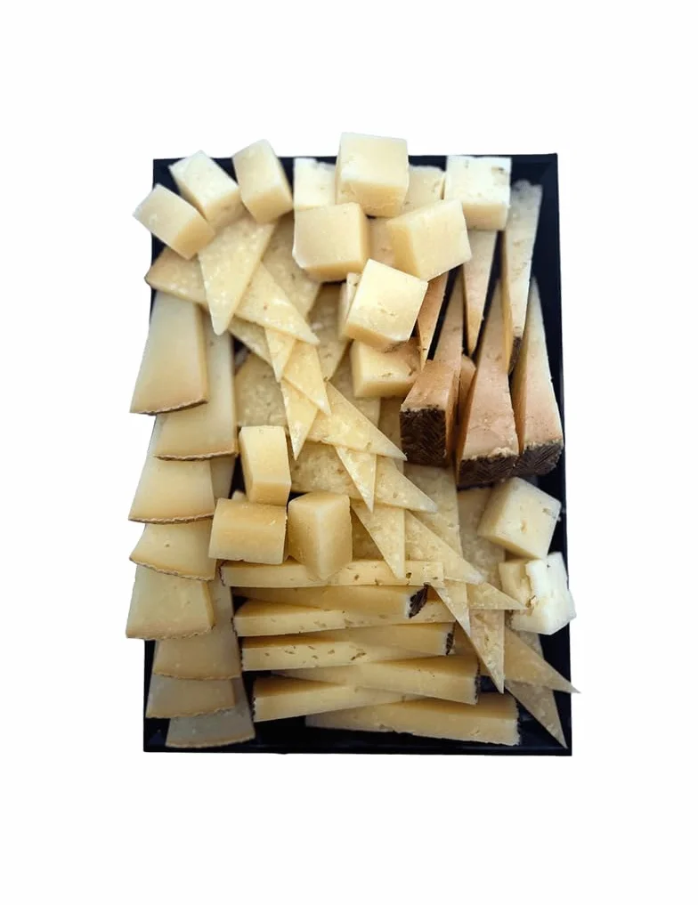 Tabla de Quesos sin Lactosa | Exquisita Selección de Quesos Artesanales de 900gr de queso cortado | Ideal para Intolerantes a la Lactosa | Sabor Suave y Natural | Perfecto para Aperitivos y Cenas