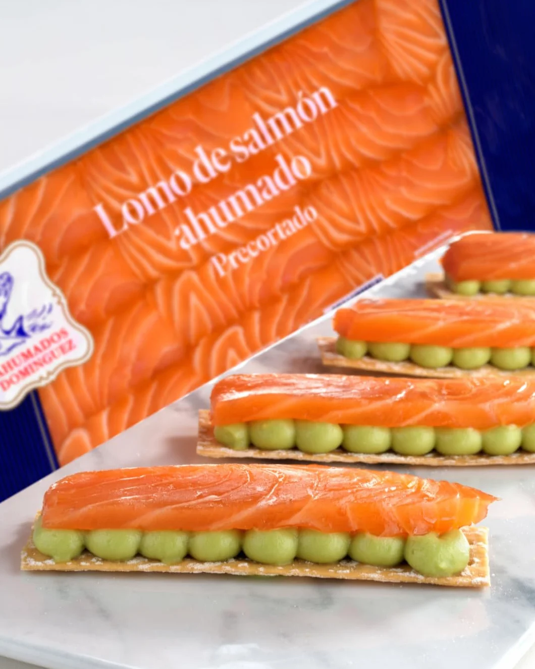 Ahumados Domínguez - Salmón Ahumado Natural Cortado en Lomos - 250 g - Elaboración Artesana - Sin piel, Sin Espinas - Refrigerado