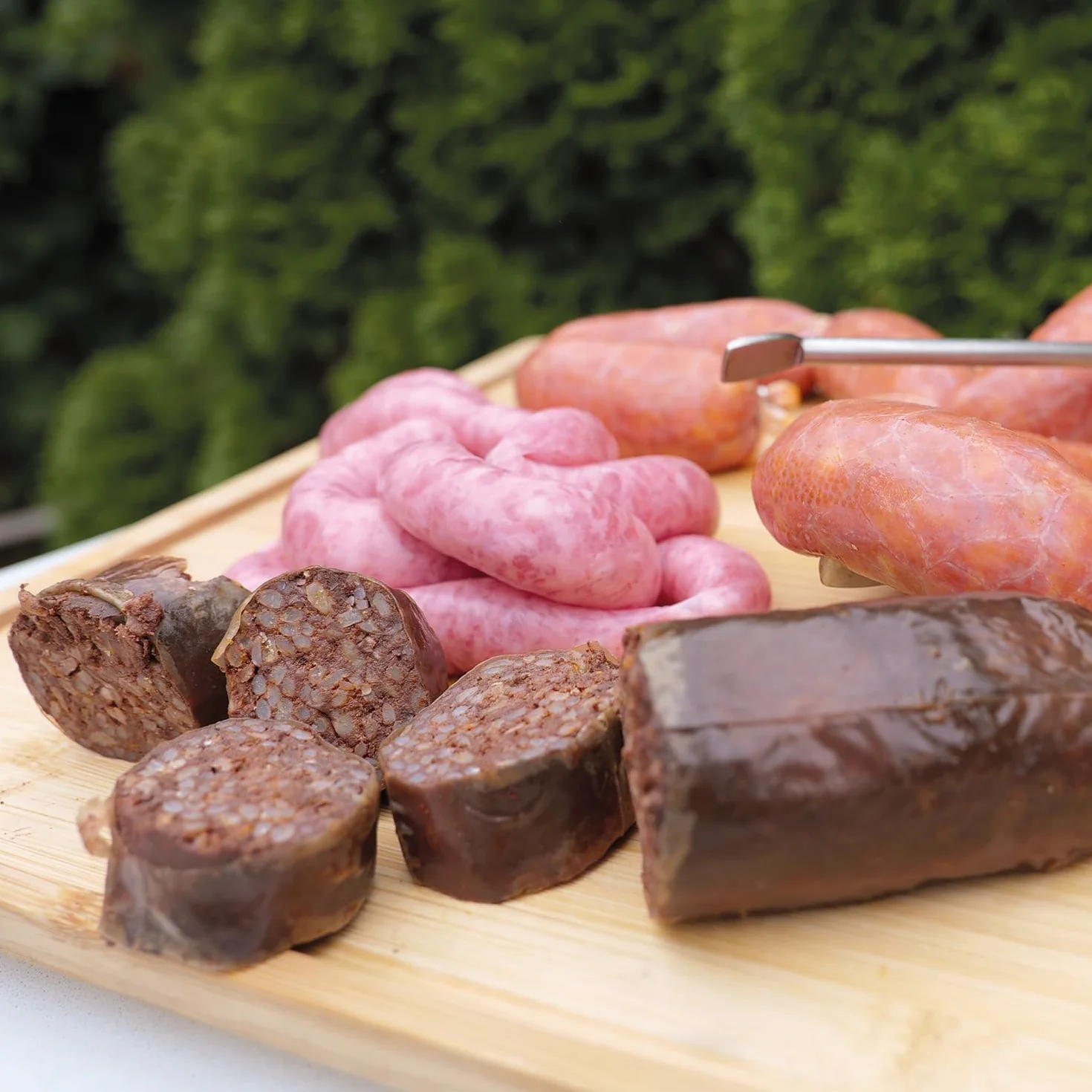 EMBUTIDOS LA PEPITA Pack Barbacoa Clásico (4 pax) 4 Hamburguesas mixta (vacuno/cerdo), 6 Chorizos Criollos, 1 Morcilla arroz, 8 Chorizos Rojos, 8 Salchichas Blancas Cerdo