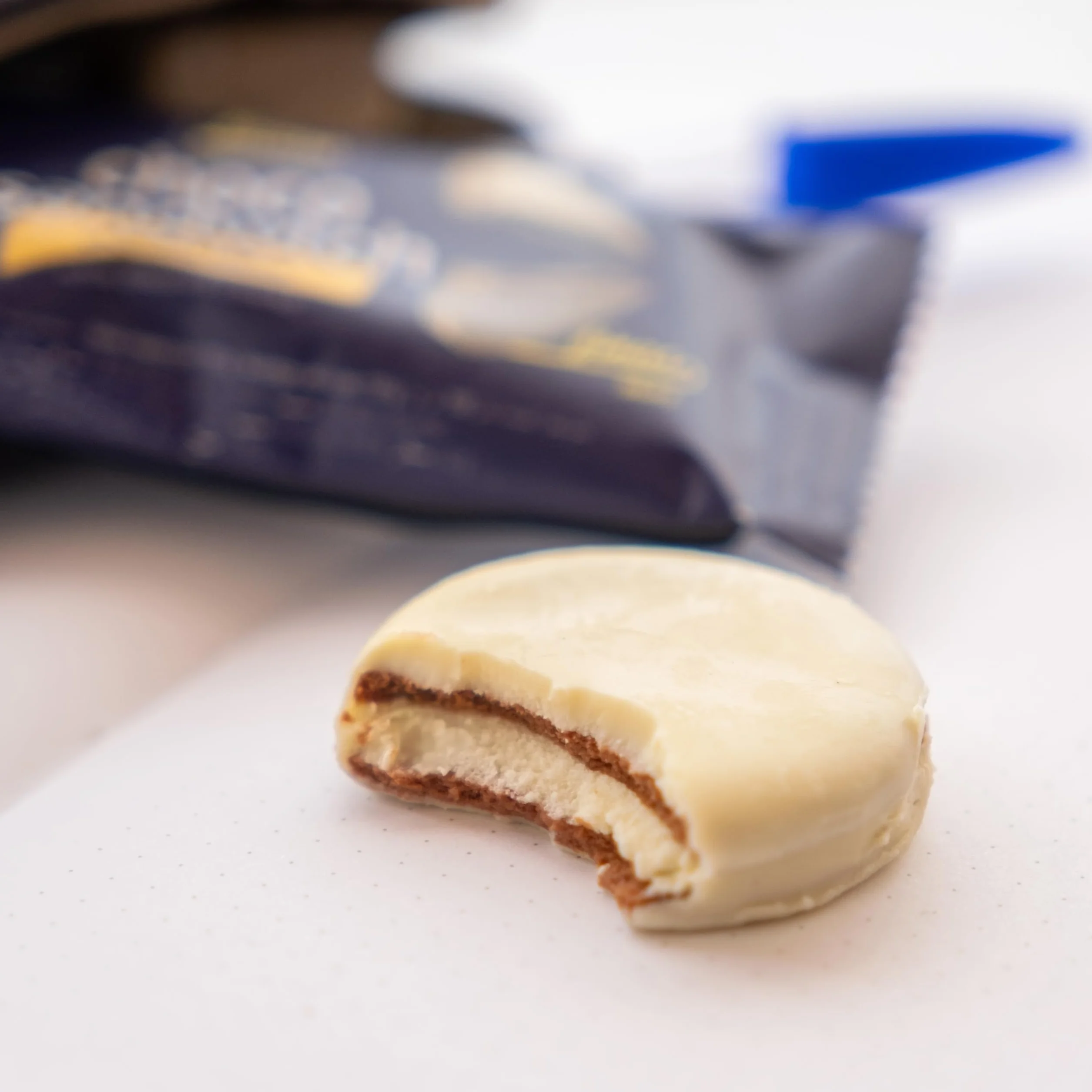 Tirma Choco Sándwich Fino de Chocolate Blanco – 8 Packs de 27,25 g (Estuche de 218 g) | Galletas con Relleno Bañadas en Chocolate Blanco | Snack Dulce Ideal para Merienda y Tentempiés