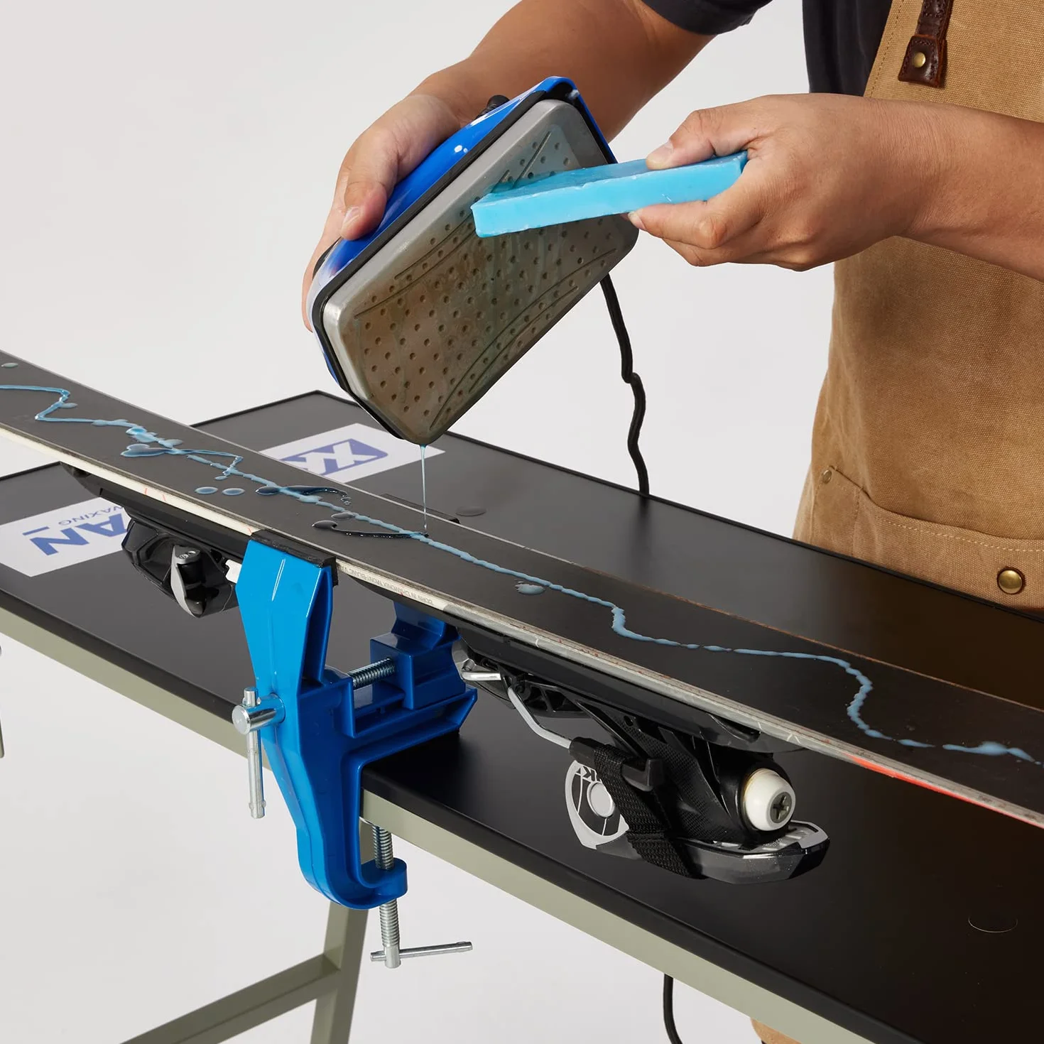 Étau de ski alpin métallique réglable angle et hauteur pour réparer et cirer les skis