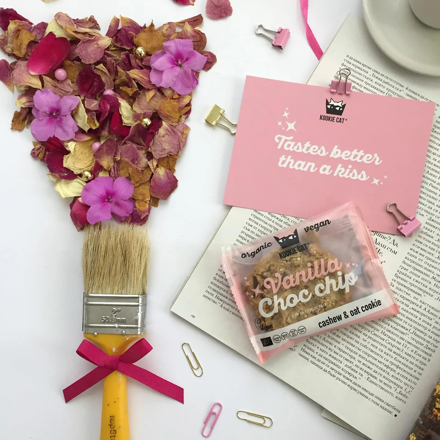 Kookie Cat Vanilla Choc Chip Galletas Veganas Envueltas Individualmente, Sin Gluten, Sin Soja, Bio y Orgánicas, Anacardos y Avena-Paquete Múltiple de 12 x 50 g
