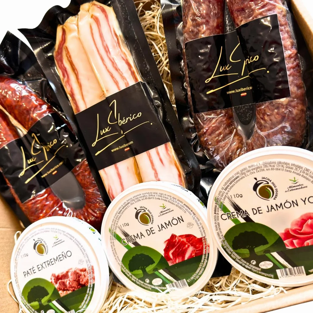 Lux Ibérico Lote Platon - Patés Extremeños, Panceta y Embutido | Chorizo y salchichón ibérico, panceta curada y tres patés extremeños para untar. Aperitivo completo listo para regalar.