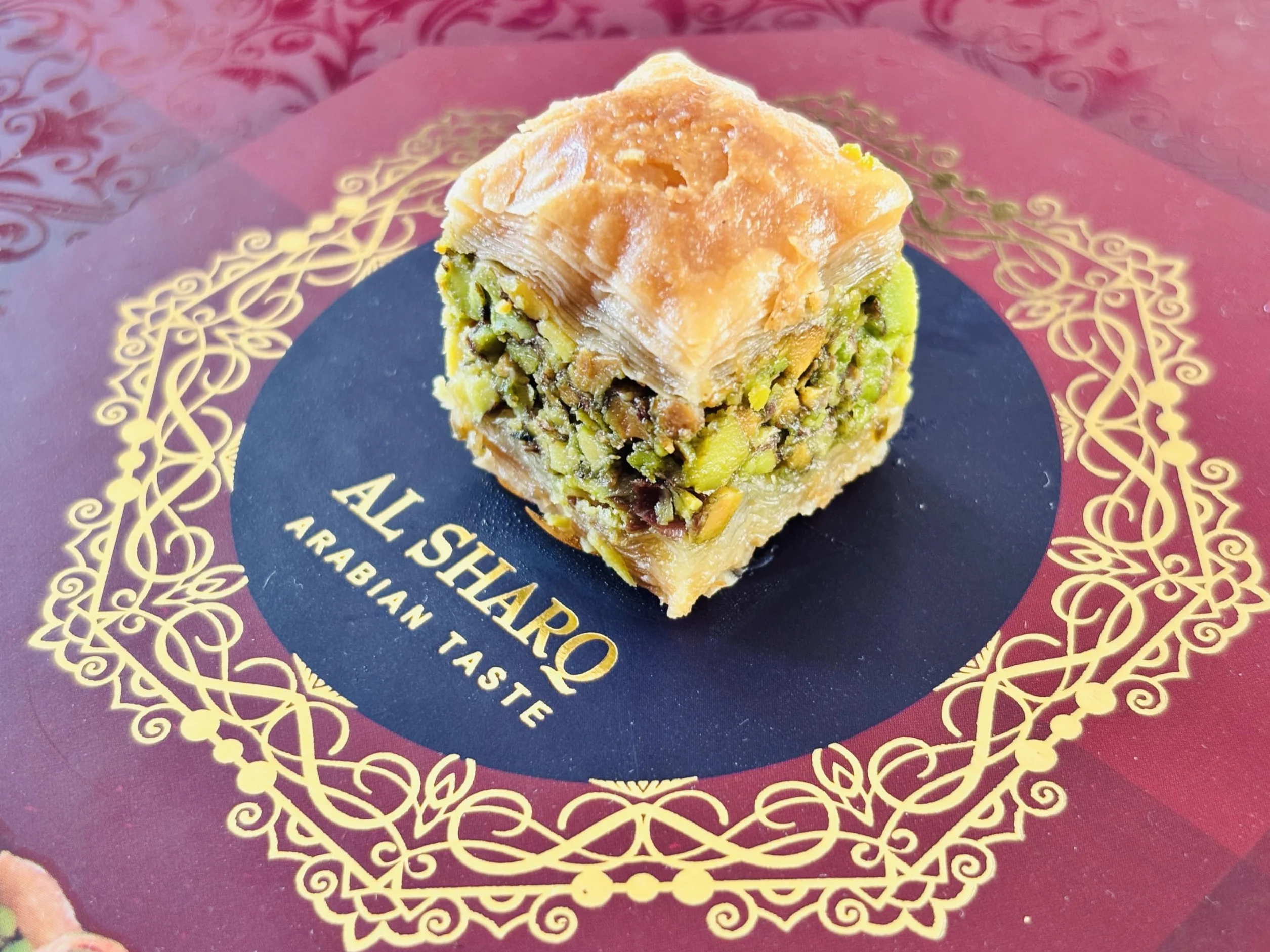 Baklava 950 g, 60 unidades I Baklava de primera clase Baklava Mediterráneo, baklava con nueces, pistachos y anacardos, elegante envoltorio de regalo I, sin conservantes, sin (larg)