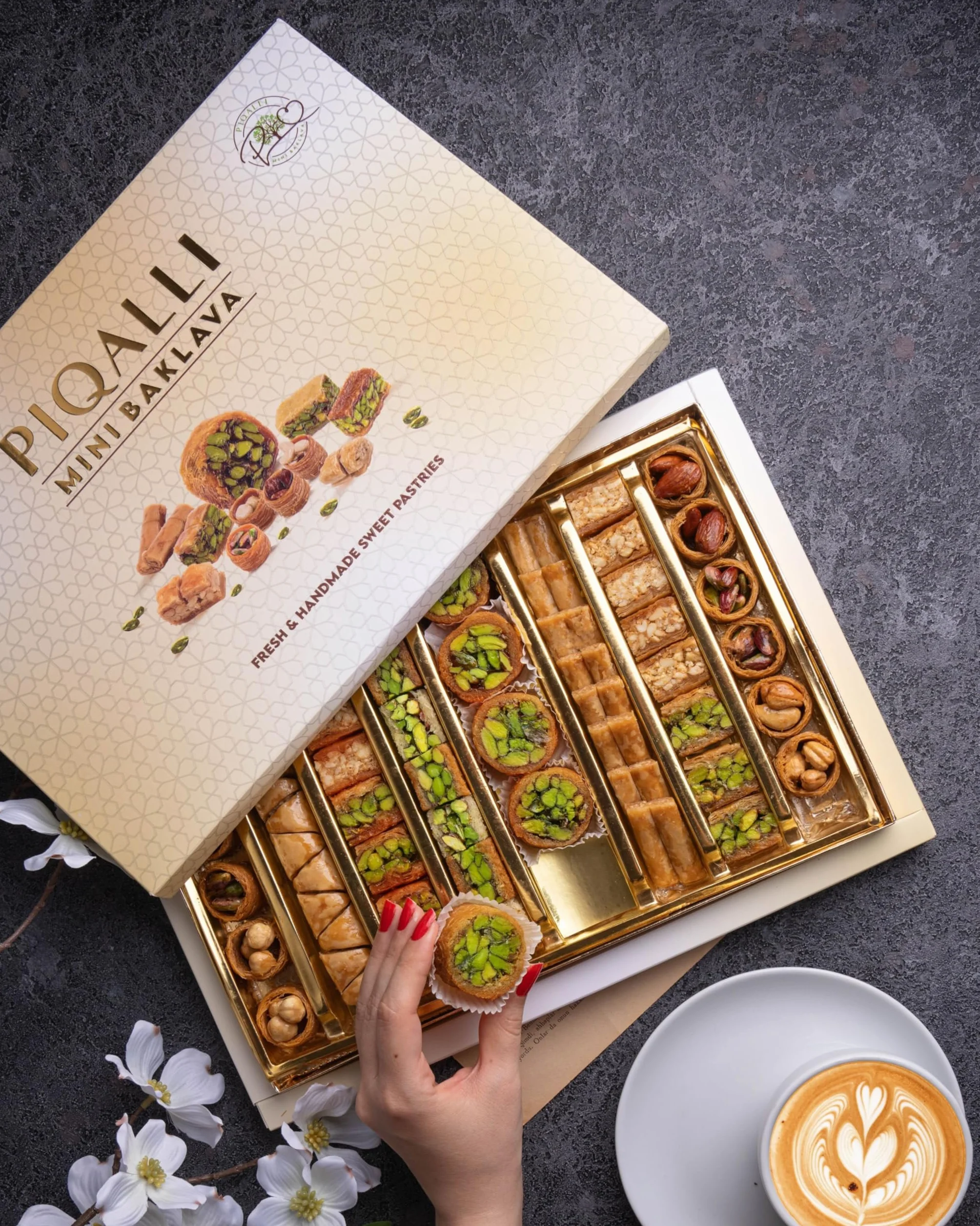 Piqalli Mini Baklava 700g Mix - Baklawa Caja de regalo con pistachos, anacardos, almendras