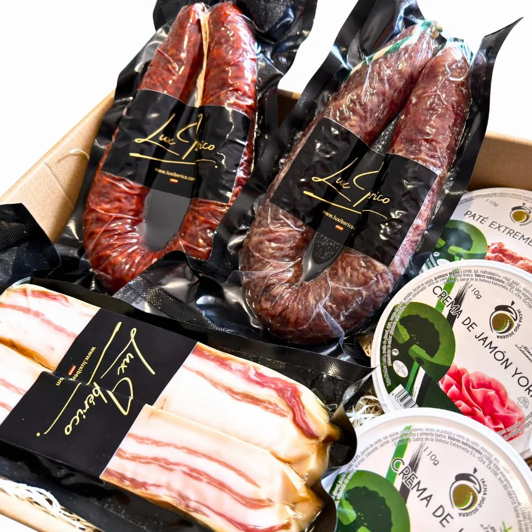 Lux Ibérico Lote Platon - Patés Extremeños, Panceta y Embutido | Chorizo y salchichón ibérico, panceta curada y tres patés extremeños para untar. Aperitivo completo listo para regalar.