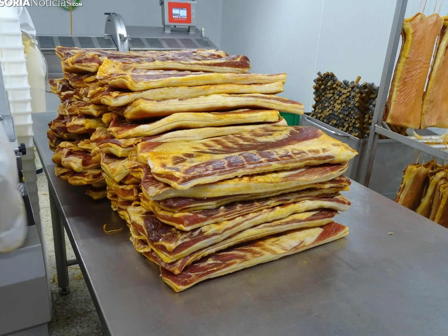 Torreznos de Soria - Envío 24 h - Panceta Semicurada - Fácil de preparar. D. O. Soria - Premio Medalla de Oro -Seleccionados por Cosecha Privada (1,5 kg)