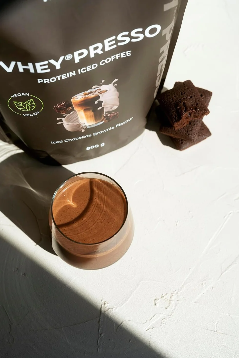 Nutri + Protein iced Coffee Chocolate Brownie - Vheypresso Café Proteína con Cafeína 800 g - sin Lactosa + Gluten - Proteínas para Construcción muscular